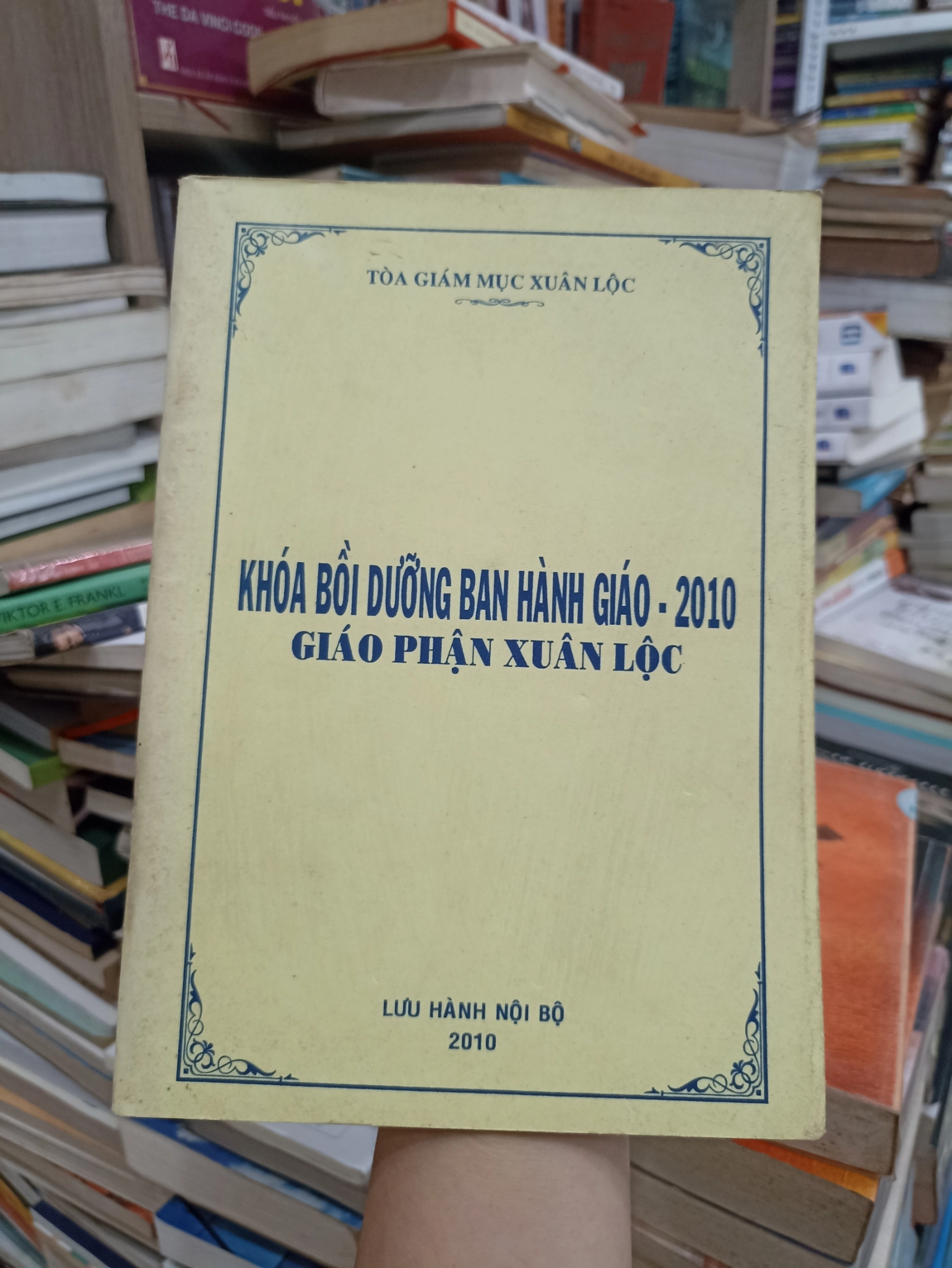 Khóa Bồi Dưỡng Ban Hành Giáo - 2010 🌻 by  - Sách Book Cover - Ngọc Hiển Books