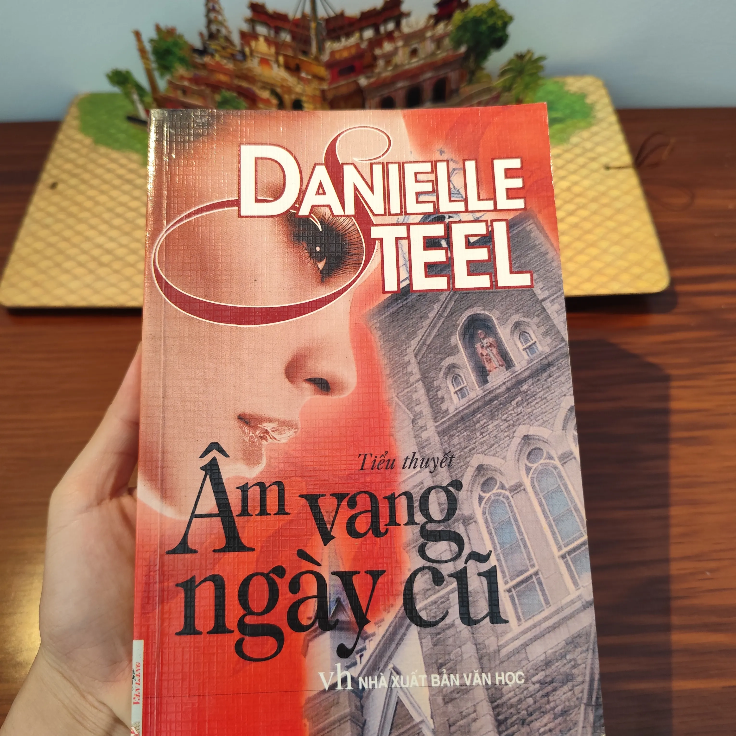 Âm vang ngày cũ - Danielle Steel by  - Sách Book Cover - Ngọc Hiển Books