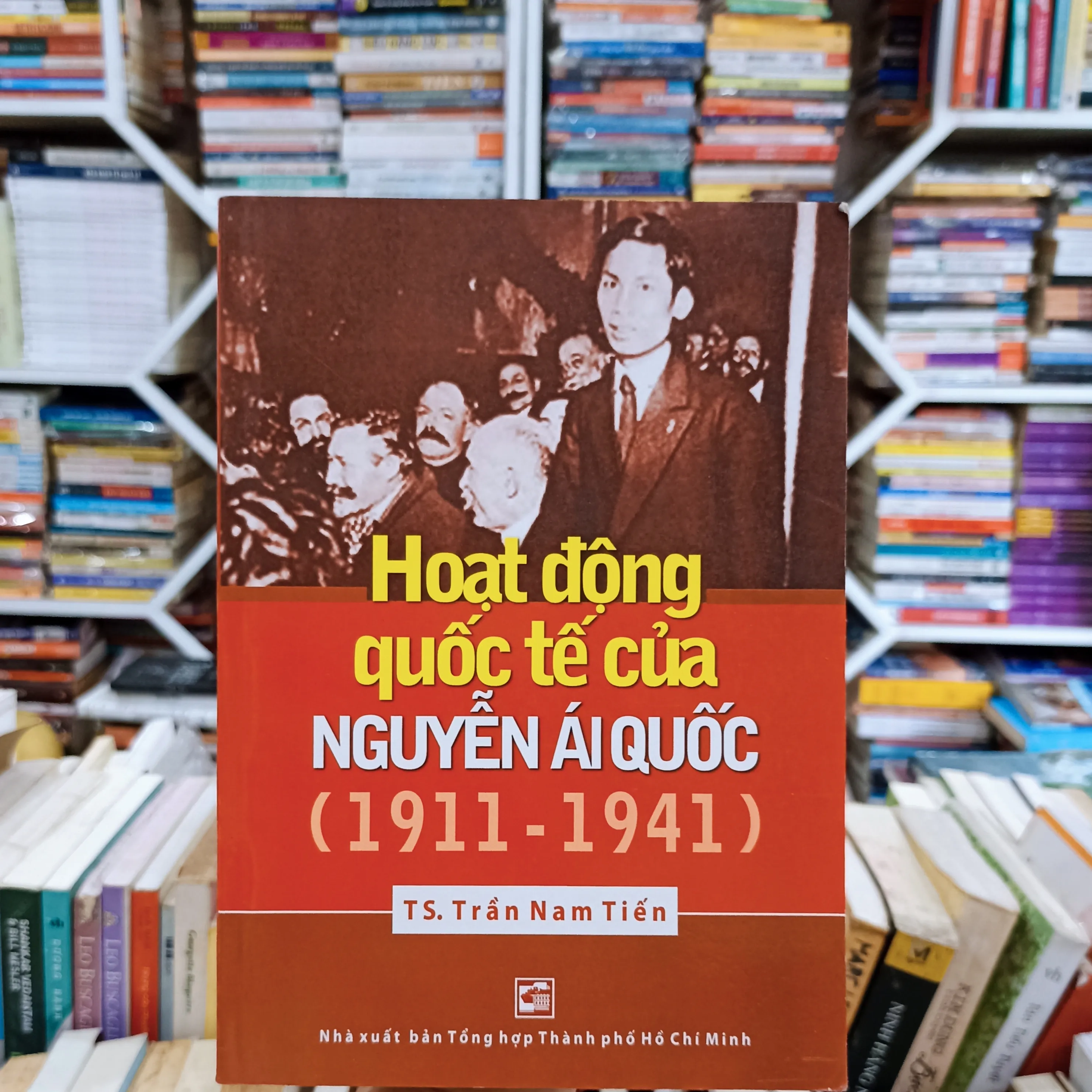 Hoạt động quốc tế của Nguyễn Ái Quốc 🌻 by  - Sách Book Cover - Ngọc Hiển Books