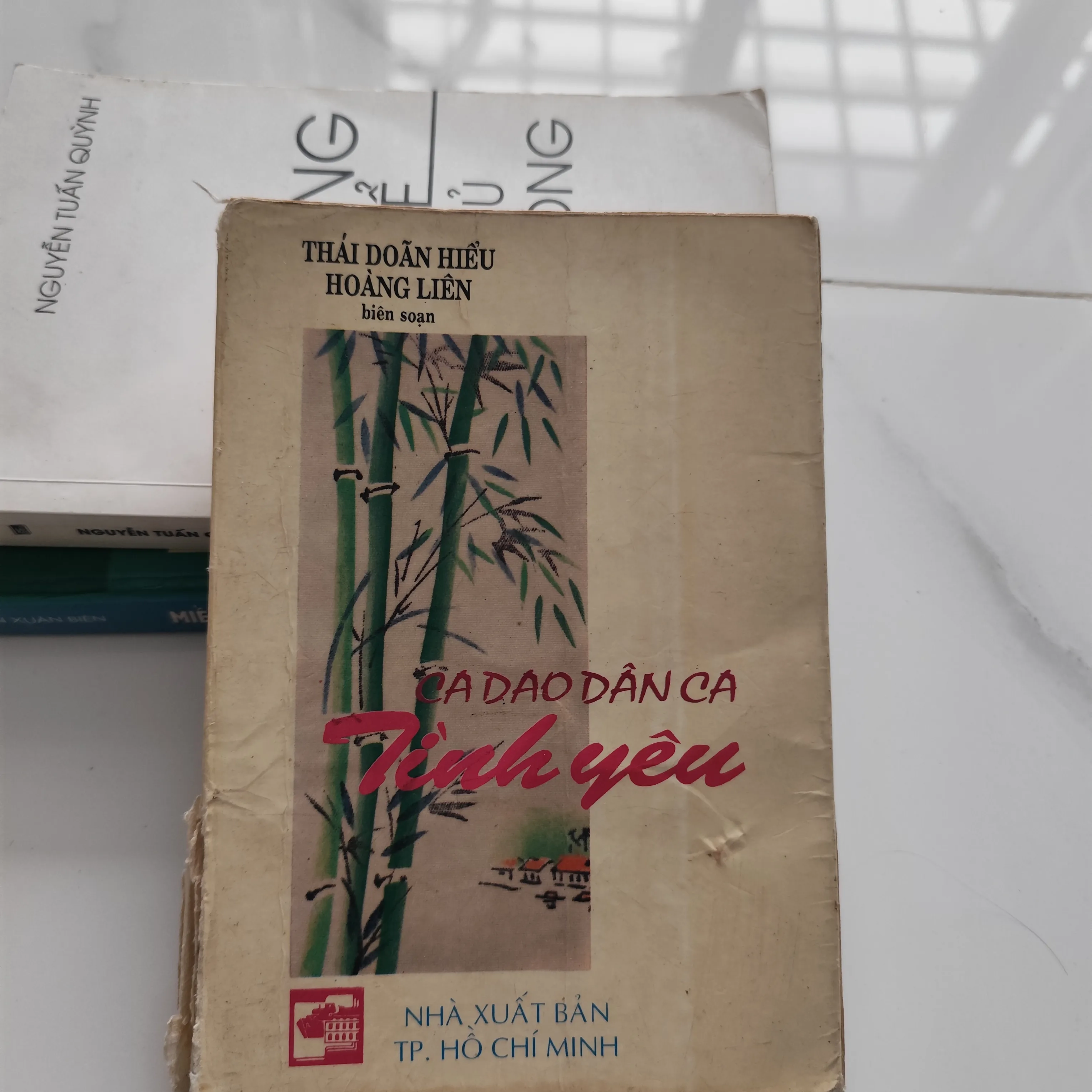 Ca dao dân ca tình yêu by  - Sách Book Cover - Ngọc Hiển Books