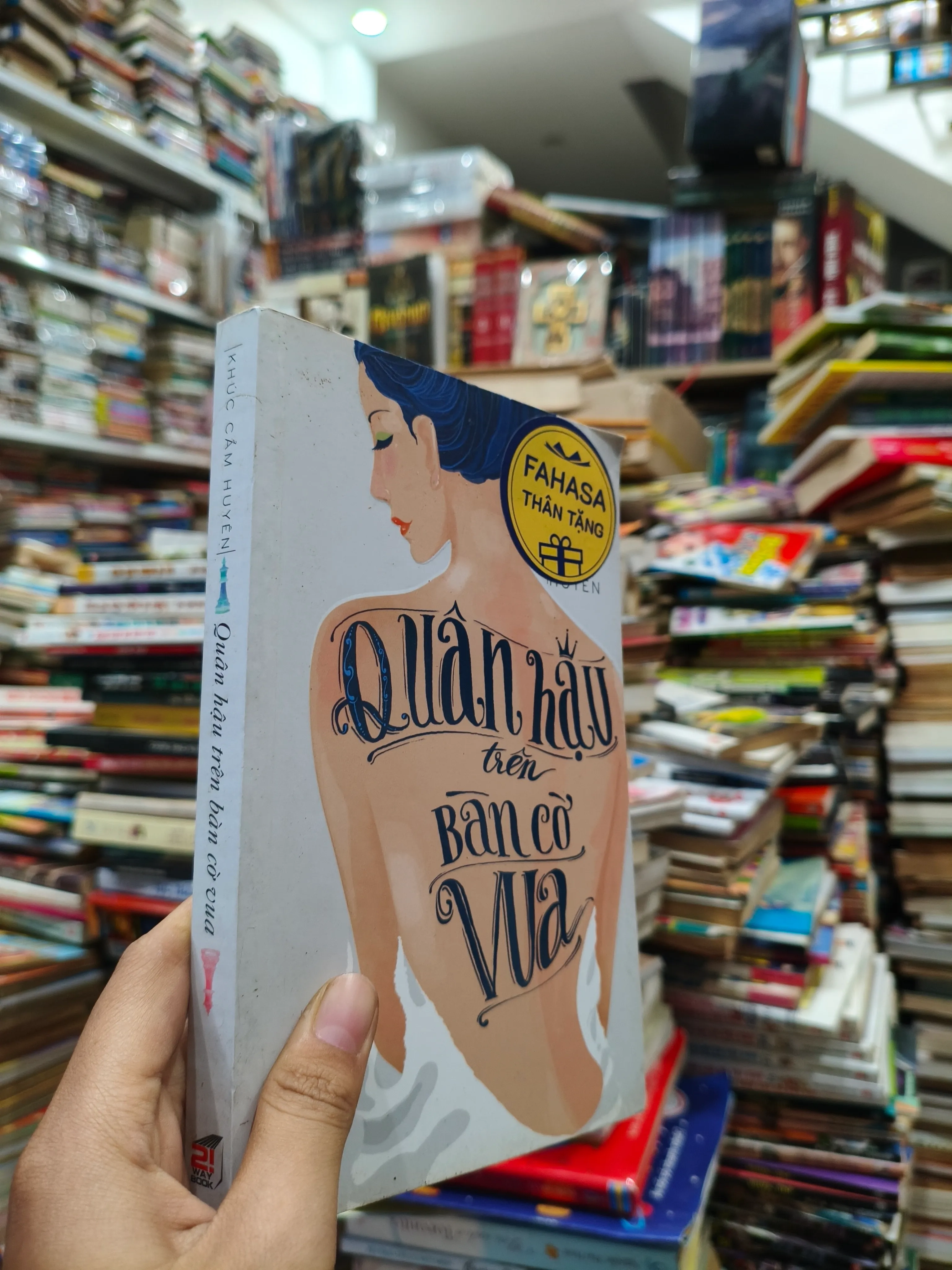 Quân hậu trên bàn cờ vua 🌱 by  - Sách Book Cover - Ngọc Hiển Books