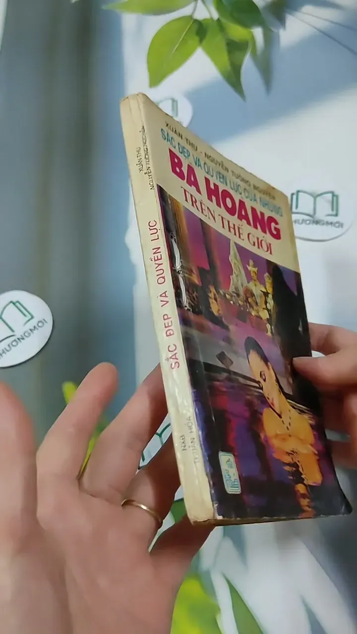 [MIỄN PHÍ BỌC SÁCH] Sắc Đẹp Và Quyền Lực Của Những Bà Hoàng Trên Thế Giới (24 Người Phụ N 713861