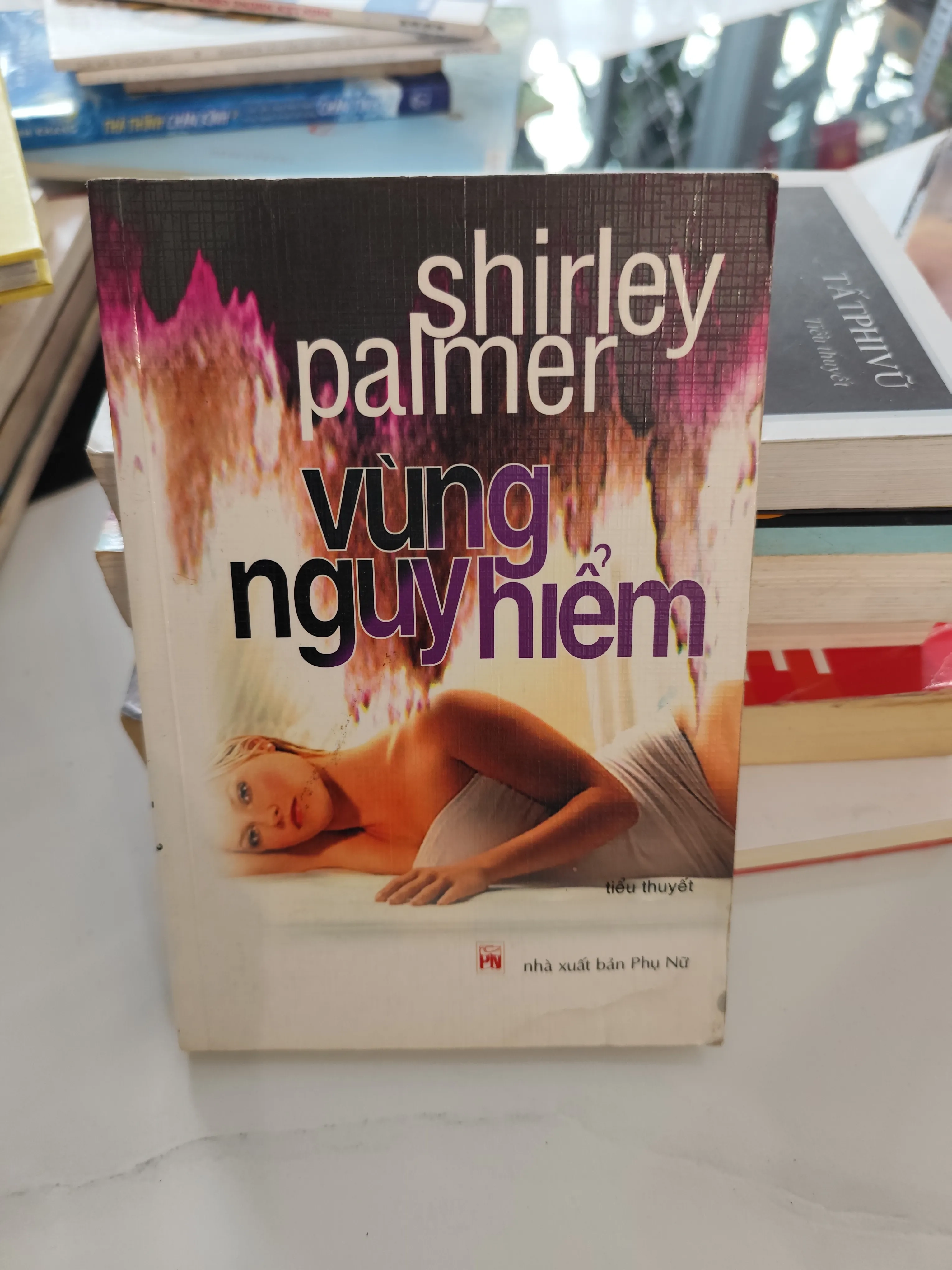 Vùng nguy hiểm - Shirley palmer by  - Sách Book Cover - Ngọc Hiển Books