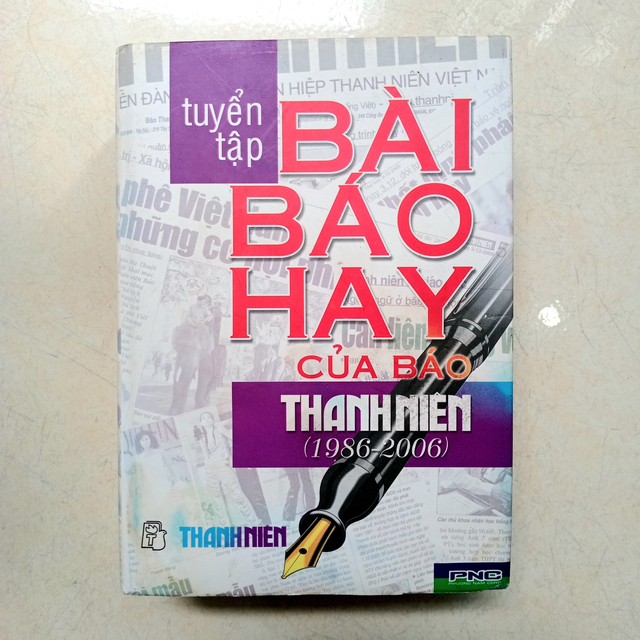 Tuyển tập bài báo hay của báo Thanh niên 📚 by  - Sách Book Cover - Ngọc Hiển Books