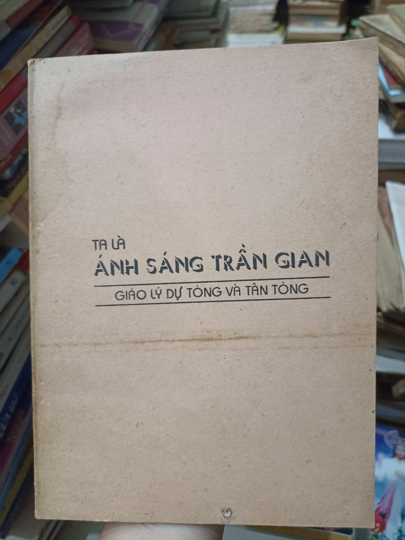 Ta Là Ánh Sáng Trần Gian 🌻 by  - Sách Book Cover - Ngọc Hiển Books