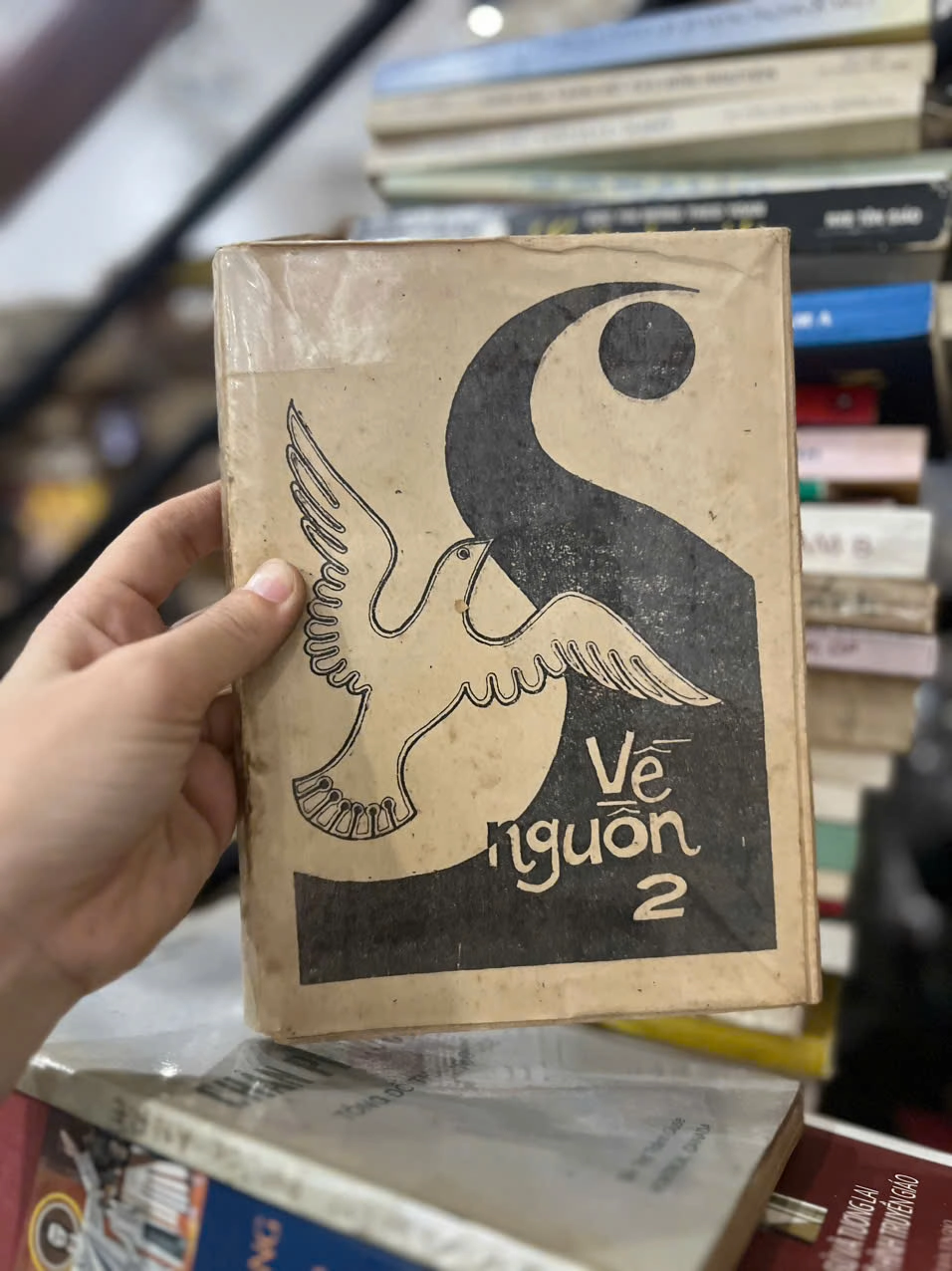 Về Nguồn 2 by Không tìm được chính xác trên Tiki, Fahasa, Vinabook hoặc Goodreads - Sách Book Cover - Ngọc Hiển Books