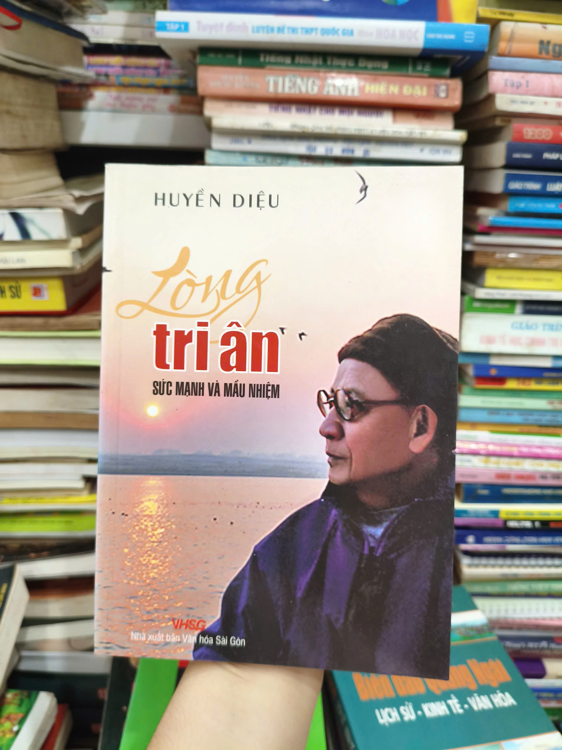 Lòng Tri Ân - Huyền Diệu by  - Sách Book Cover - Ngọc Hiển Books