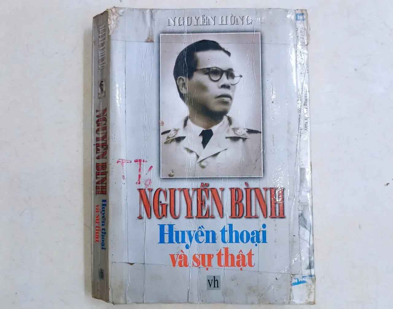 Nguyễn Bình: Huyền thoại và sự thật🌻 by  - Sách Book Cover - Ngọc Hiển Books