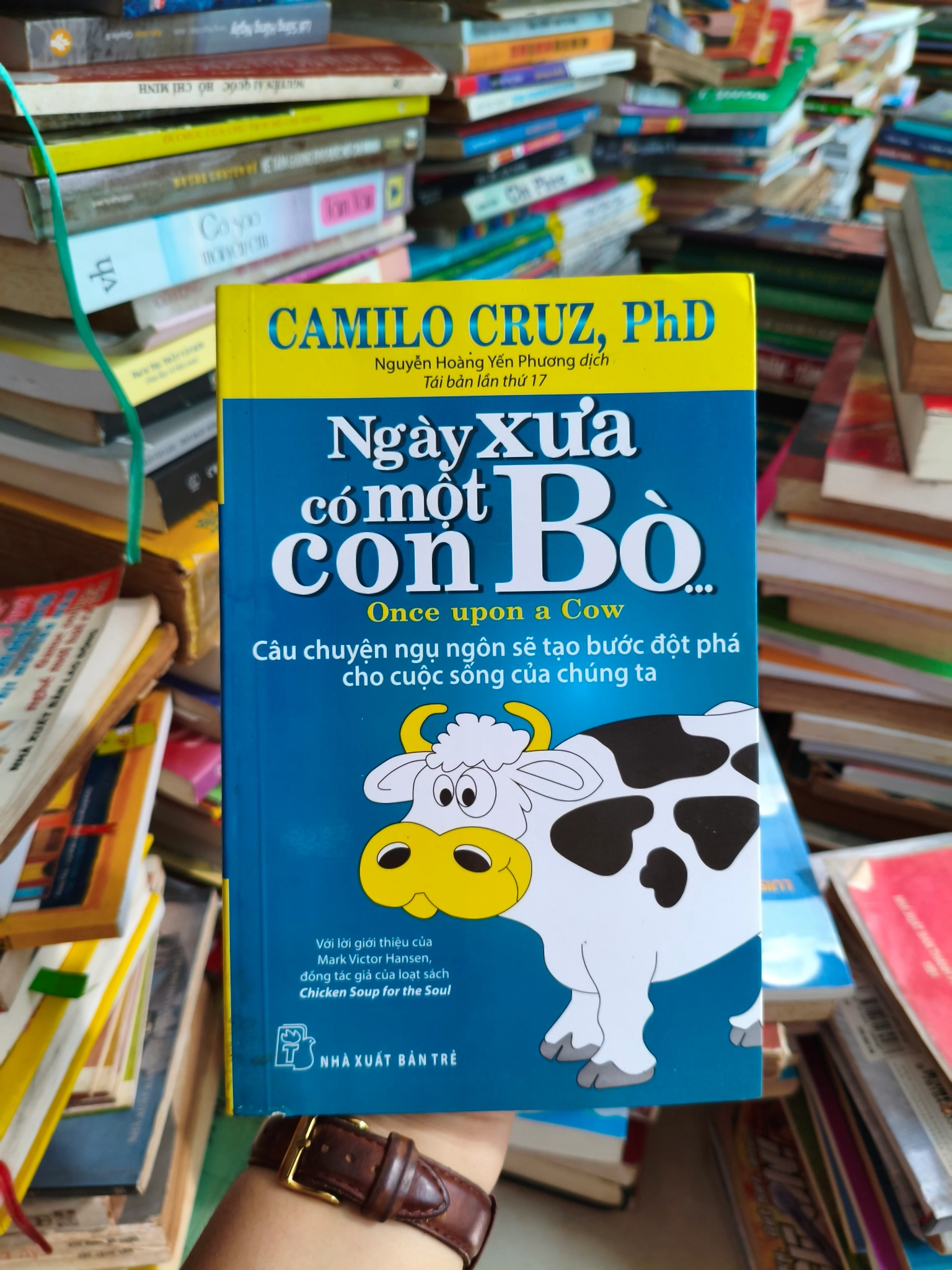 Ngày xưa có một con bò 🌱 by  - Sách Book Cover - Ngọc Hiển Books
