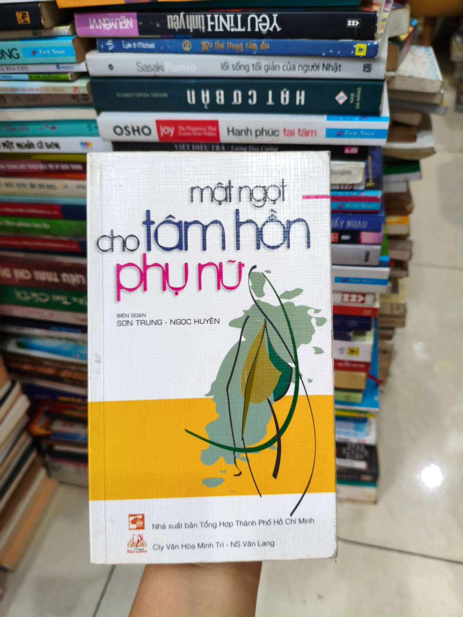 Mật ngọt cho tâm hồn phụ nữ 🌱 by  - Sách Book Cover - Ngọc Hiển Books