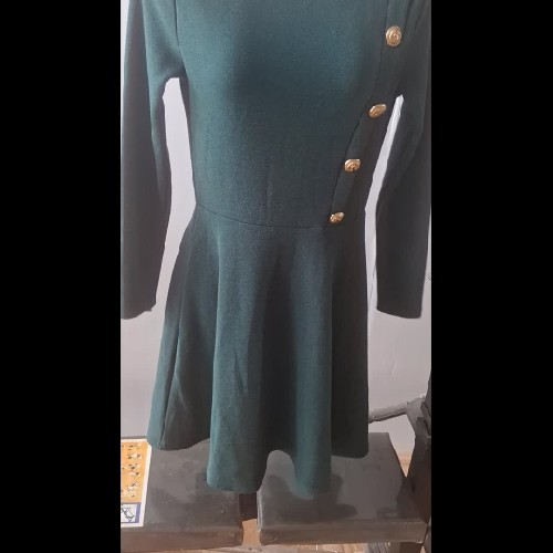 Đầm len dáng xòe đính cúc size M