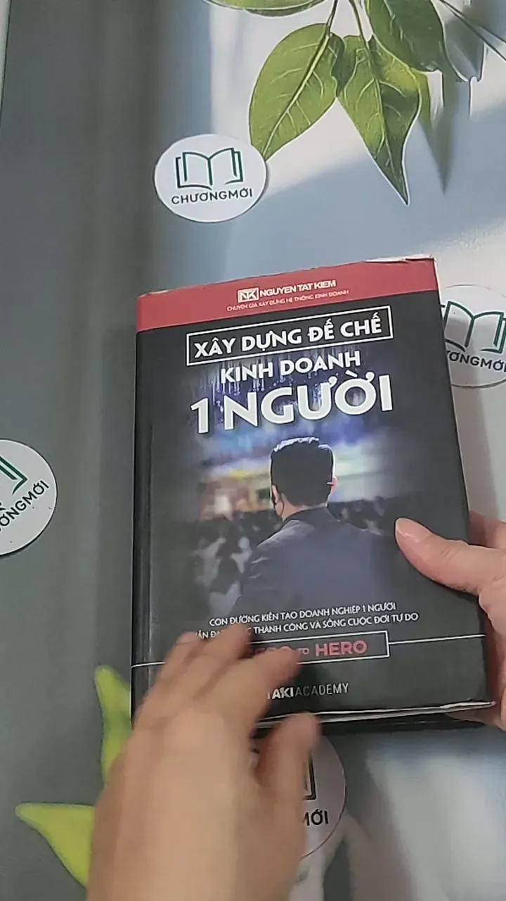 Xây dựng đế chế kinh doanh một người - Nguyễn Tất Kiểm 688460