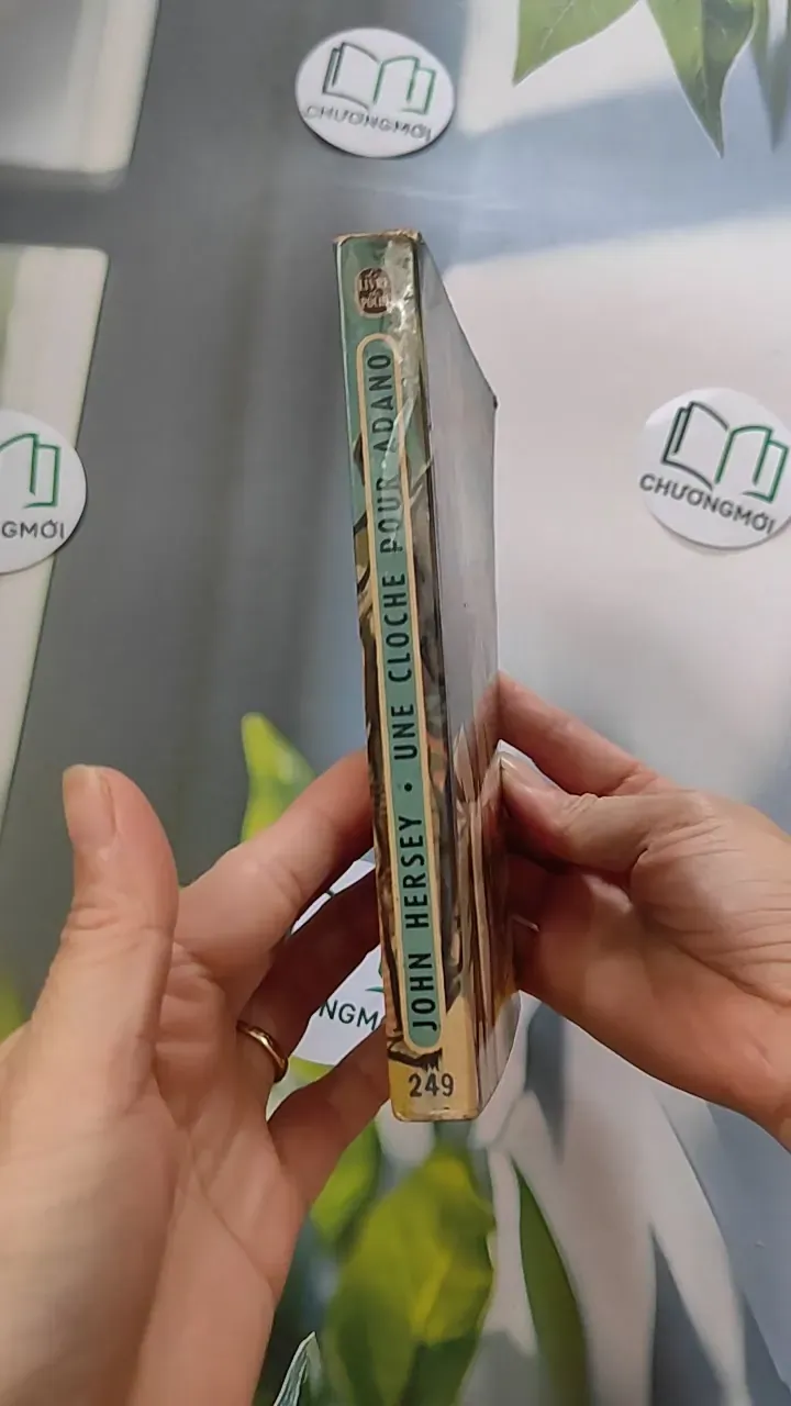 [XƯA] Une cloche pour Adano (1945) - John Hersey 754463