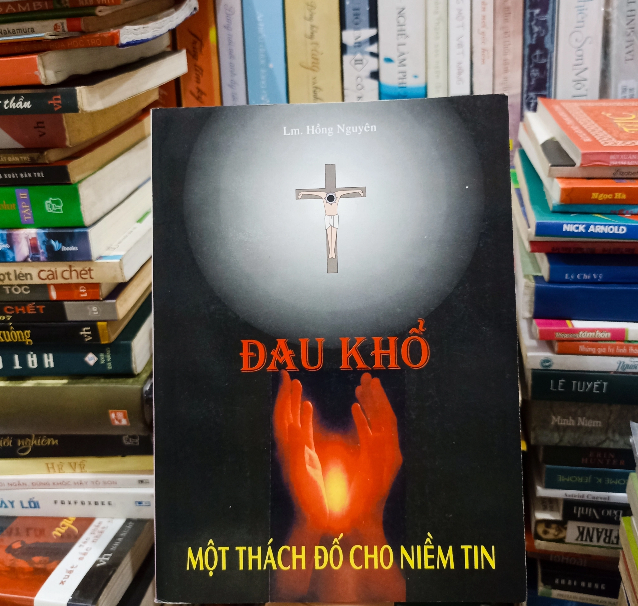 Đau khổ - Một thách đố cho niềm tin 🌻 by  - Sách Book Cover - Ngọc Hiển Books