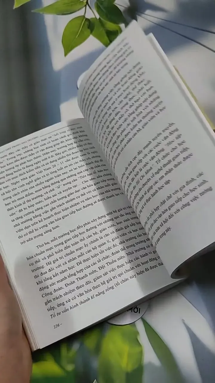 Văn Hóa Giao Tiếp Trong Nhà Trường - ThS. Nguyễn Thị Kim Ngân 707305