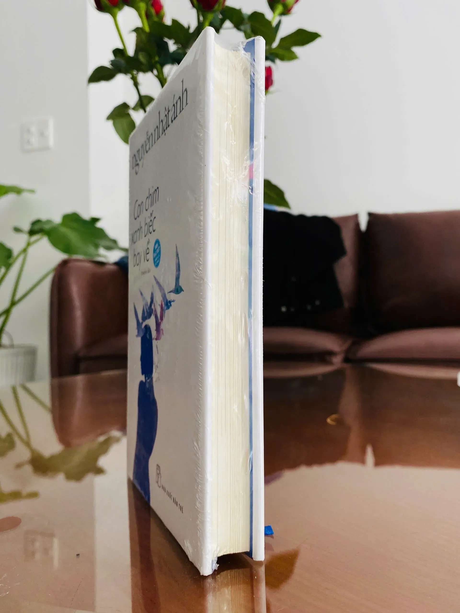 Con Chim Xanh Biếc Bay Về (Bìa cứng- Tặng kèm 6 postcard) by  - Sách Book Cover - Ngọc Hiển Books