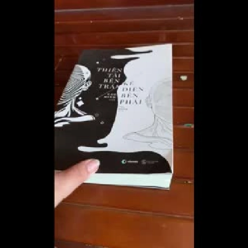 Thiên tài bên trái, kẻ điên bên phải