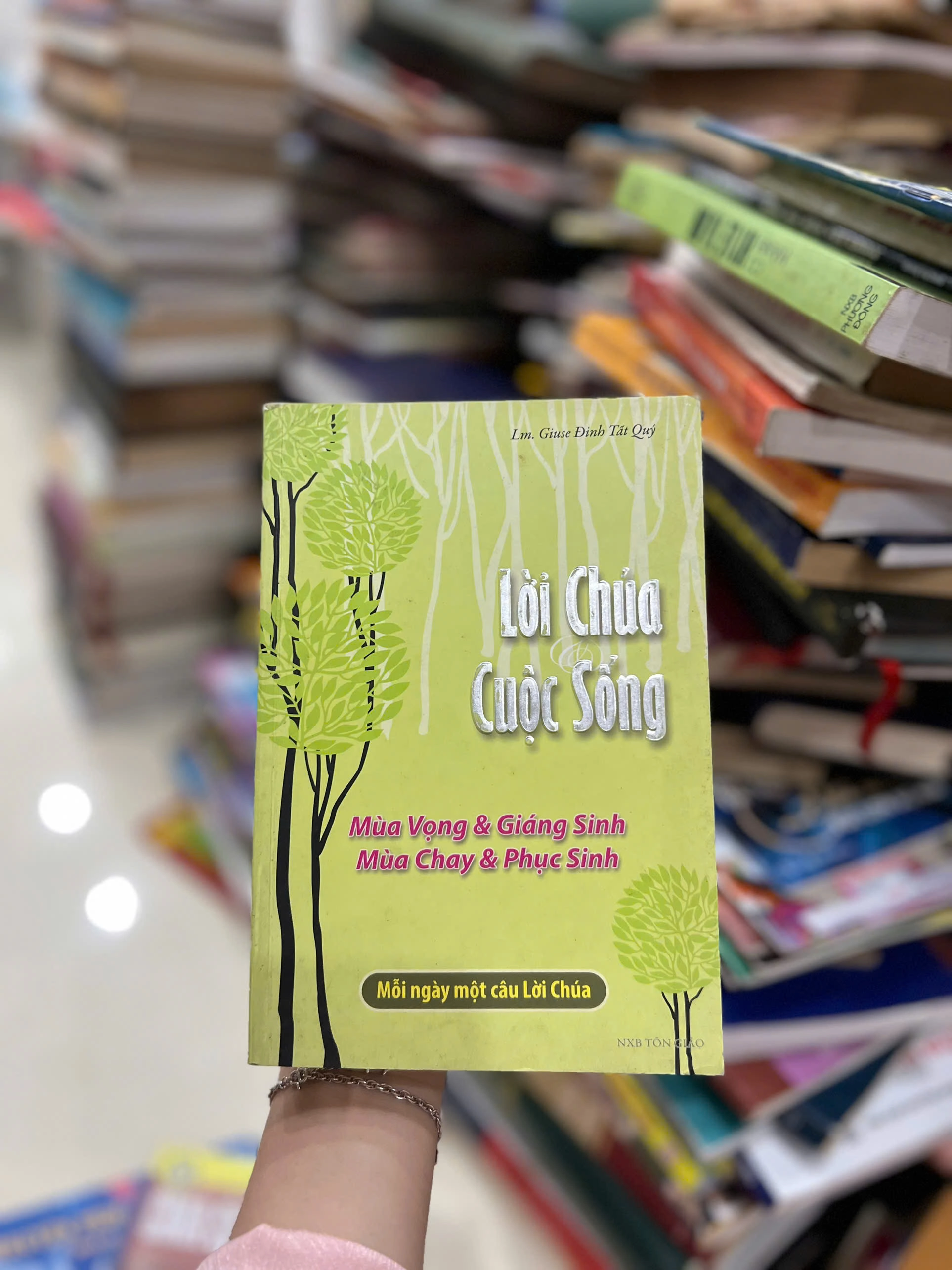 Lời Chúa Và Cuộc Sống 2 by  - Sách Book Cover - Ngọc Hiển Books