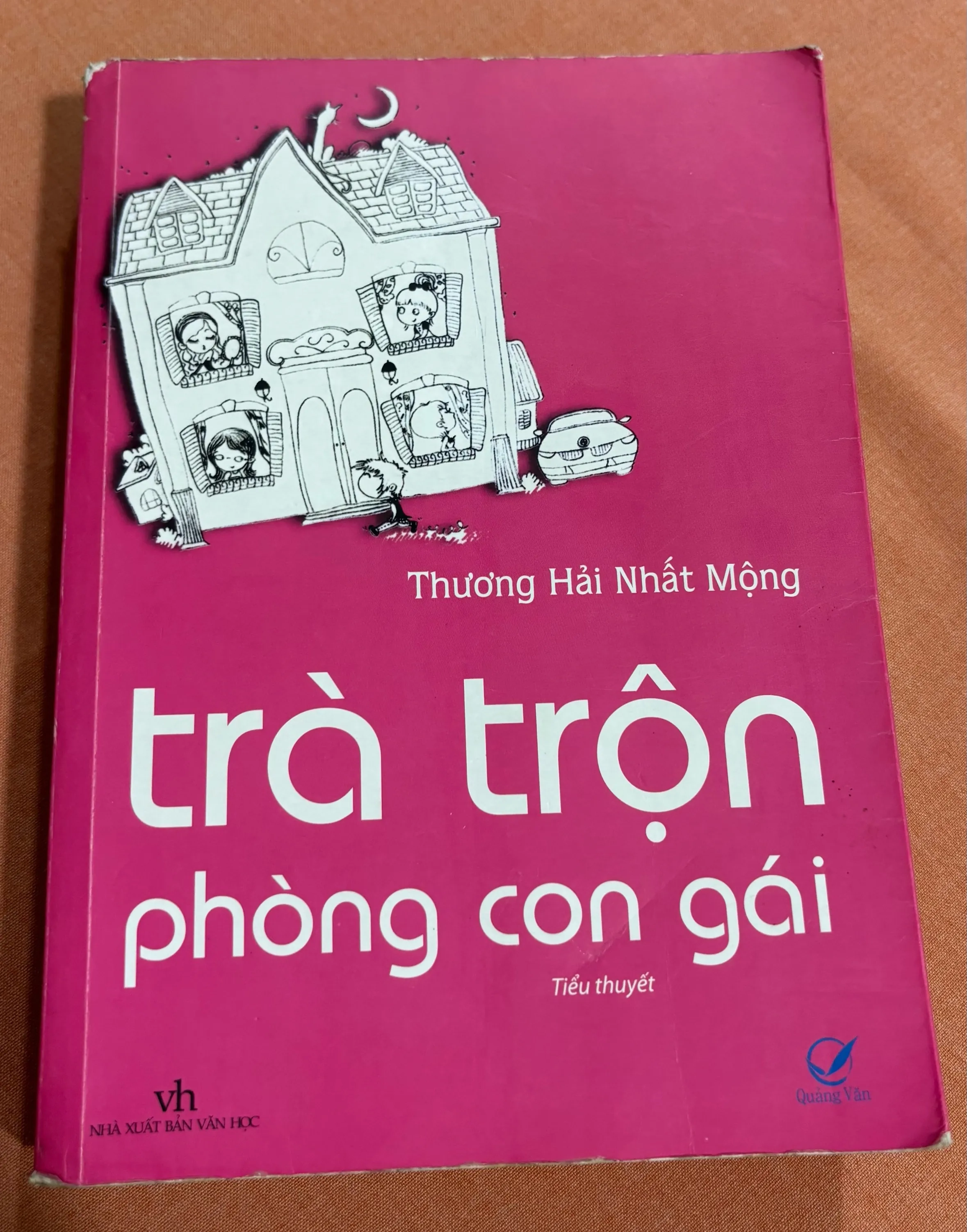 Trà trộn phòng con gái 🌊 by  - Sách Book Cover - Ngọc Hiển Books