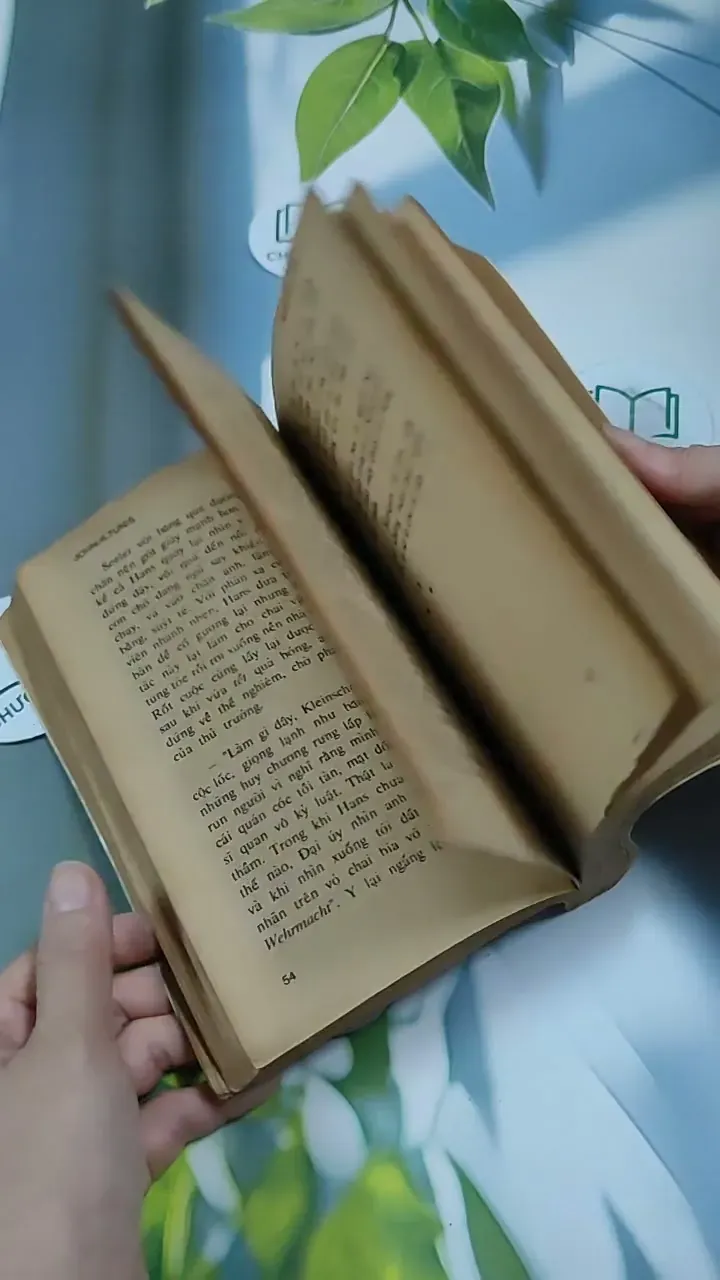 Bạn Hay Thù - John R. Tunis 713880