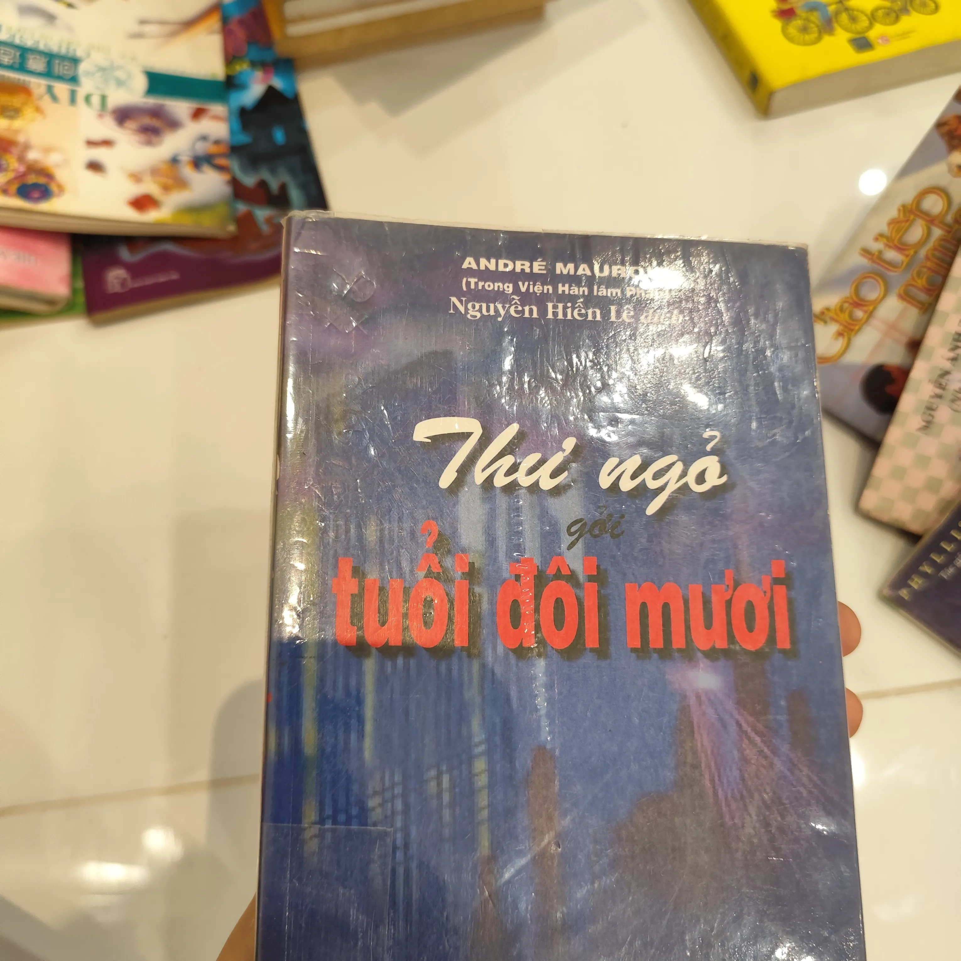 Thư ngõ gợi tuổi đôi mươi by  - Sách Book Cover - Ngọc Hiển Books