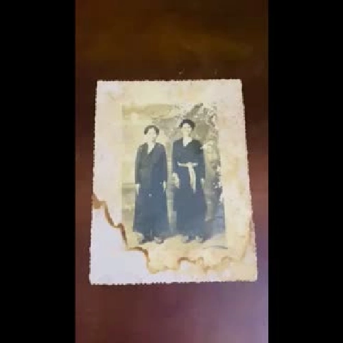 3 ảnh trắng đen, 1 phim âm bản xưa cũ