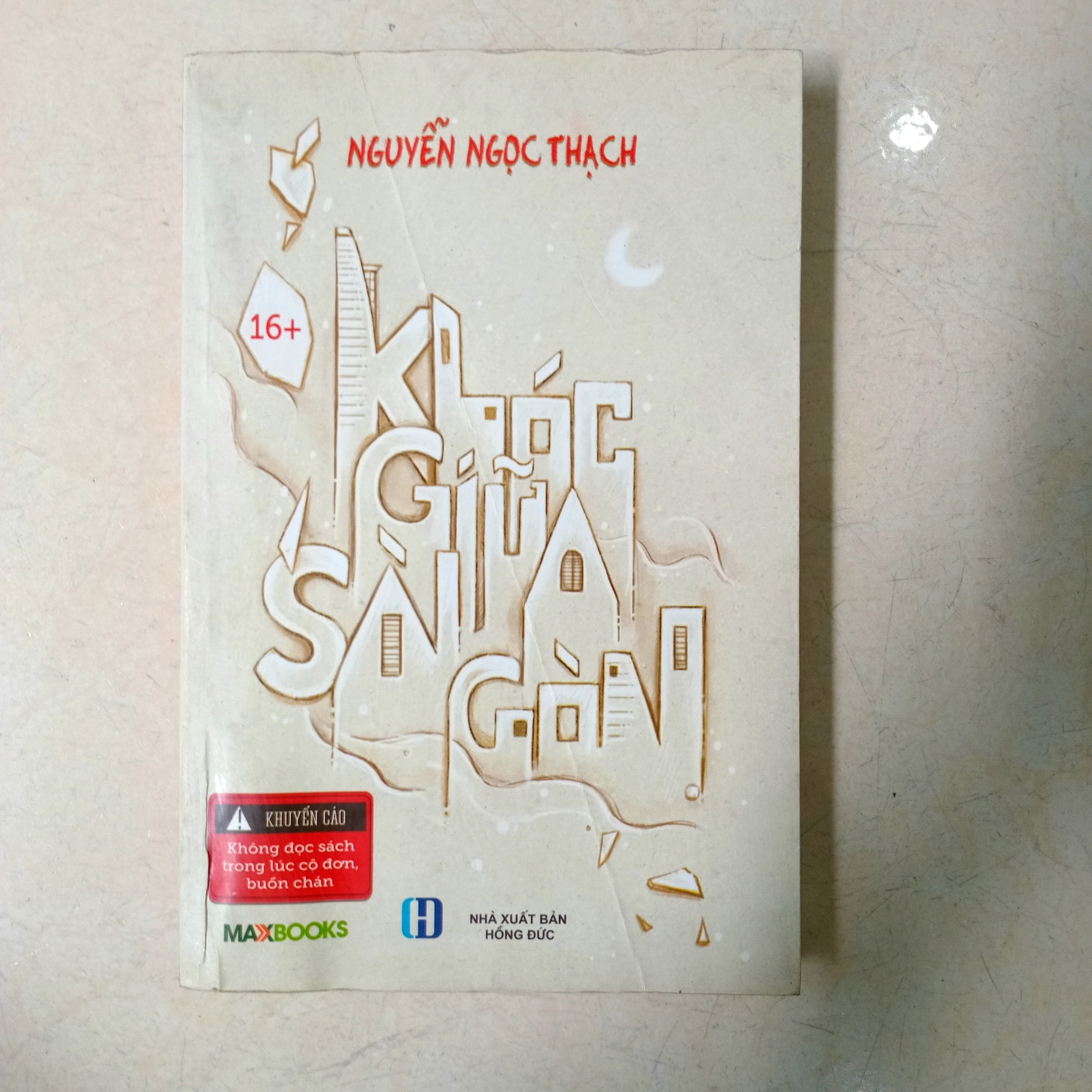 Khóc Giữa Sài Gòn 📚 by  - Sách Book Cover - Ngọc Hiển Books