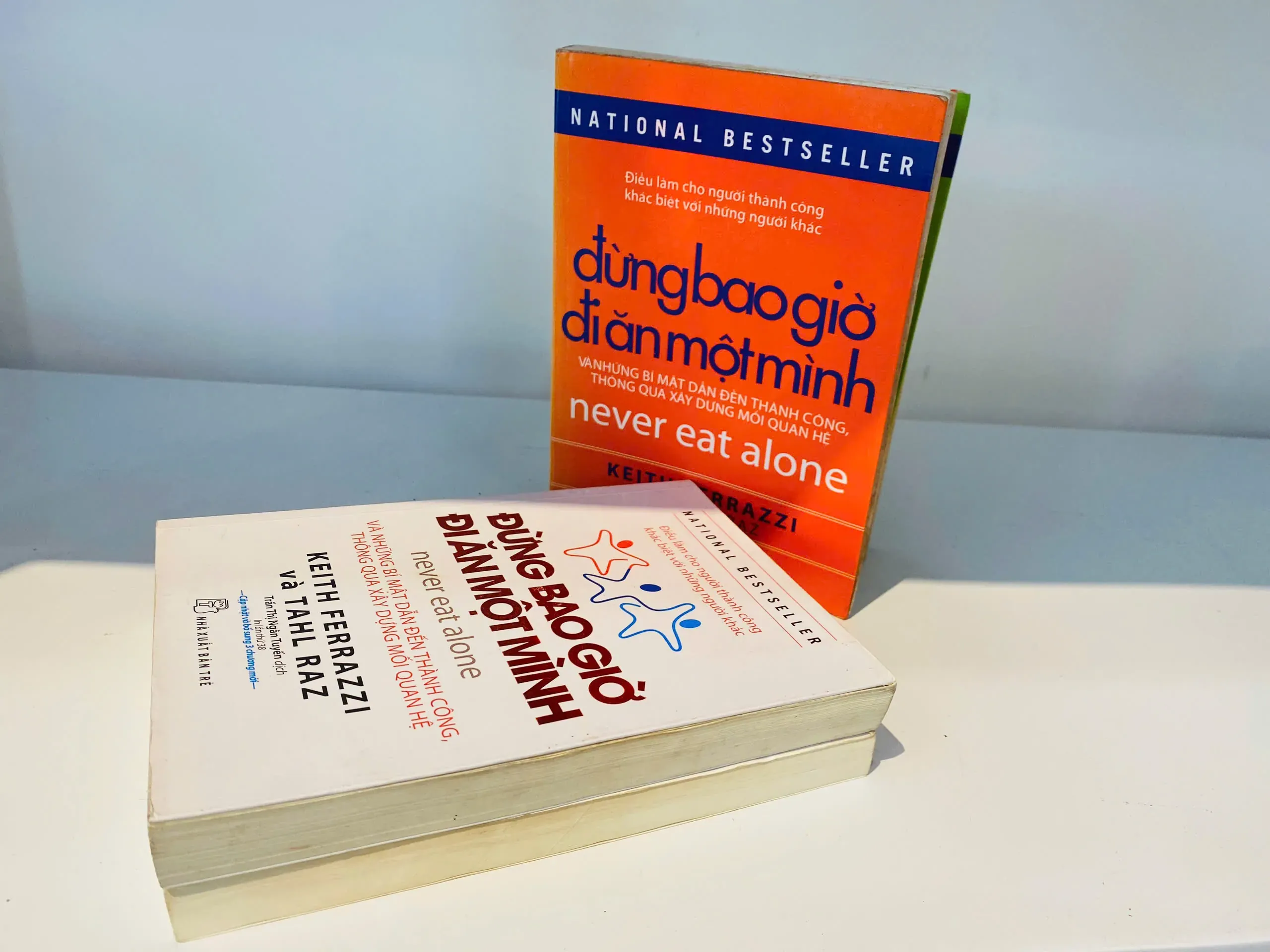 Đừng Bao Giờ Đi Ăn Một Mình by  - Sách Book Cover - Ngọc Hiển Books