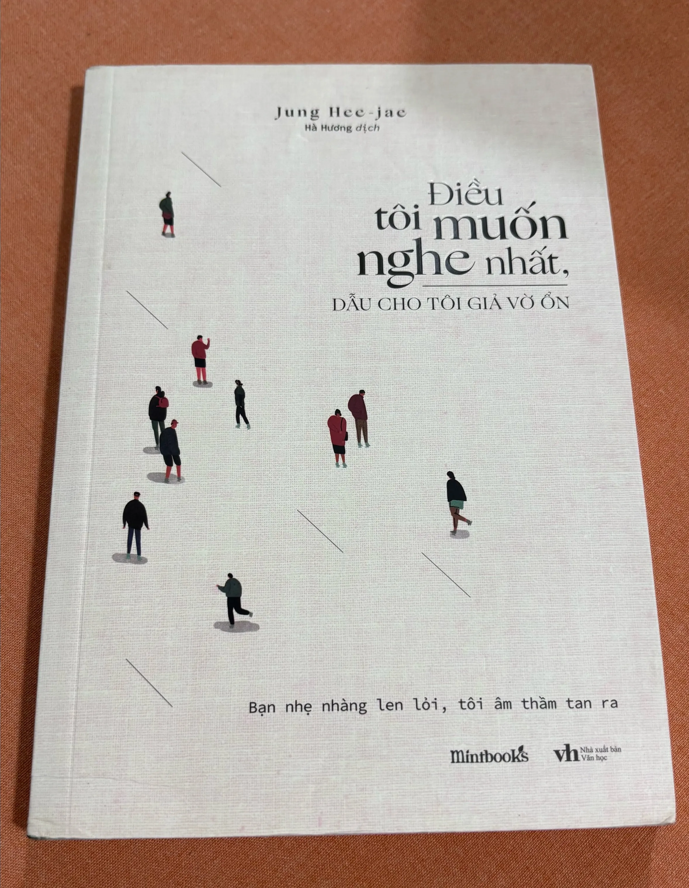 Điều tôi muốn nghe nhất, dẫu cho tôi giả vờ ổn 🌊 by  - Sách Book Cover - Ngọc Hiển Books