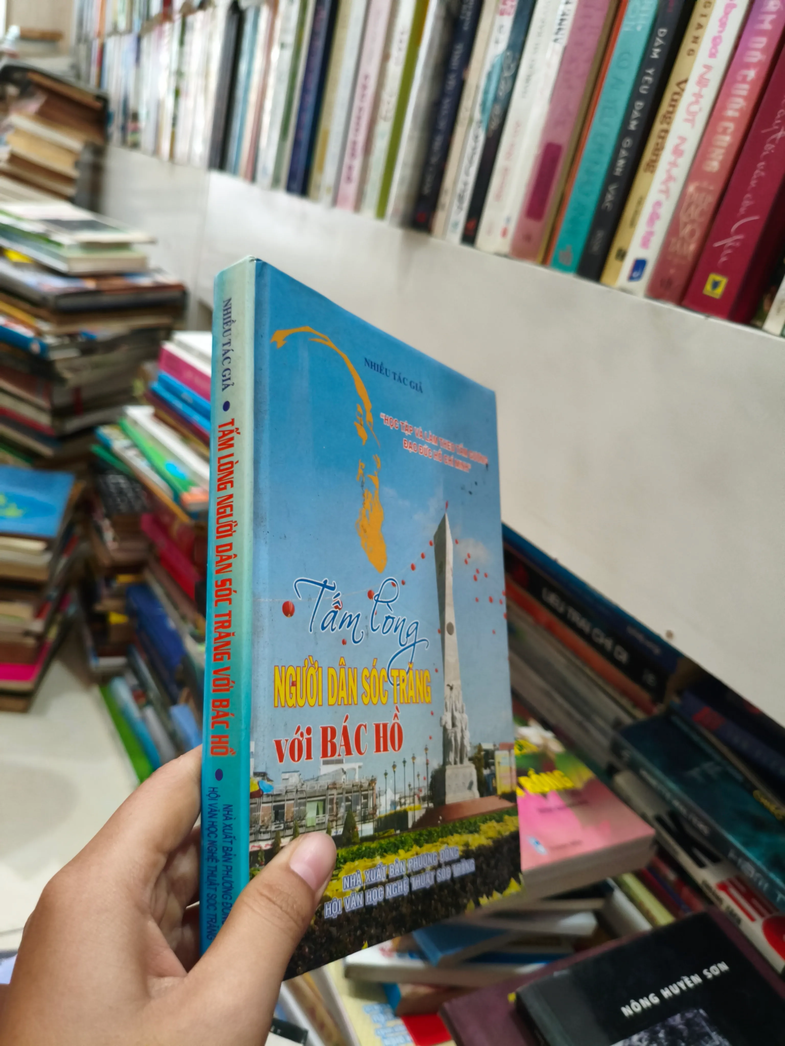 Tấm lòng người dân Sóc Trăng với Bác Hồ 🌱 by  - Sách Book Cover - Ngọc Hiển Books