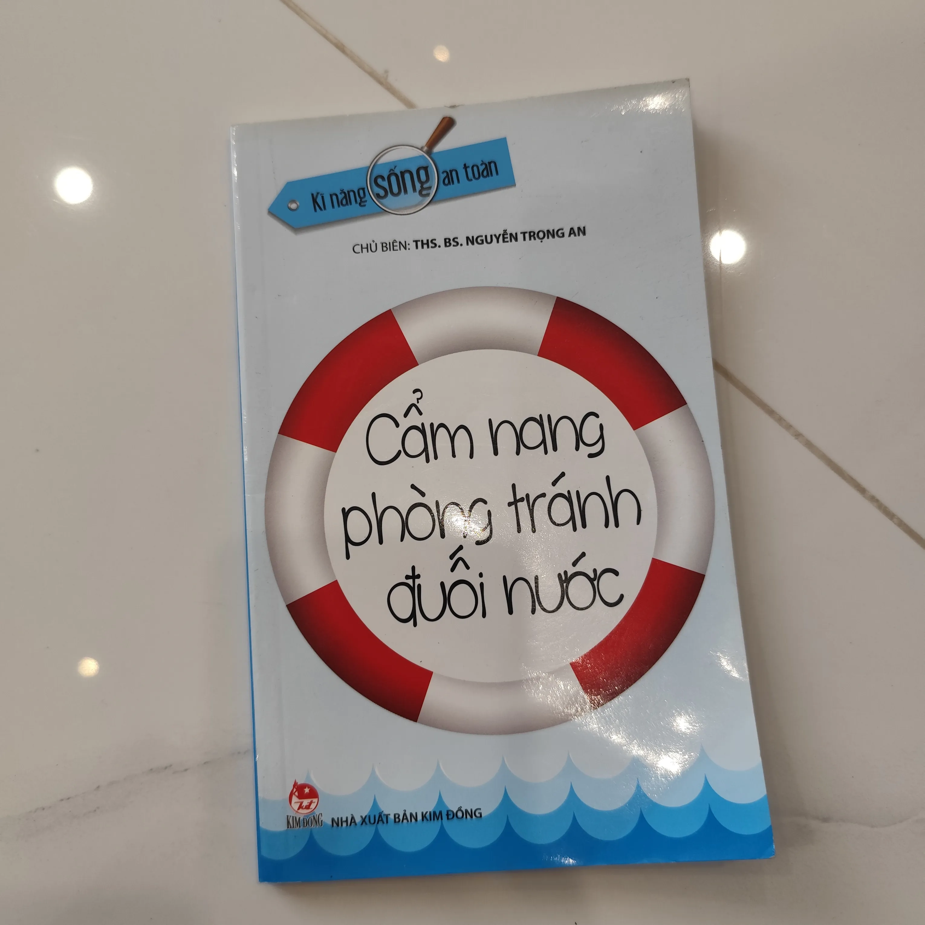Cẩm nang phòng tránh đuối nước by  - Sách Book Cover - Ngọc Hiển Books