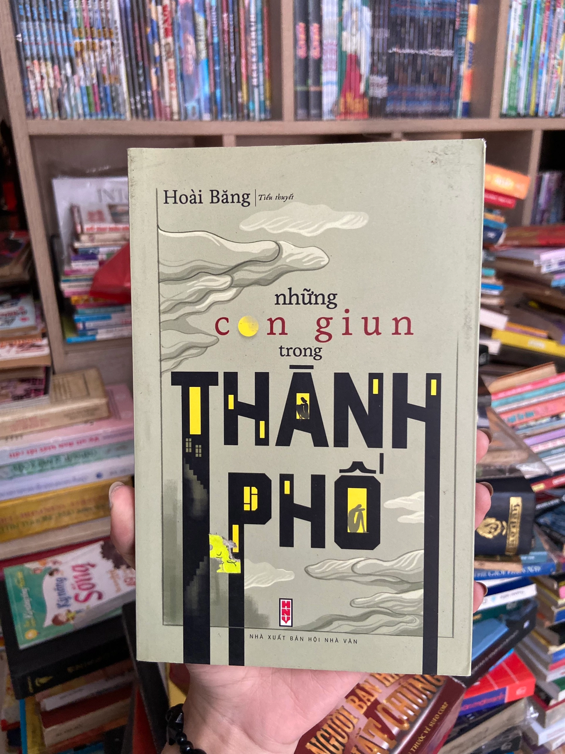 Những con giun trong thành phố - Hoài Băng by  - Sách Book Cover - Ngọc Hiển Books
