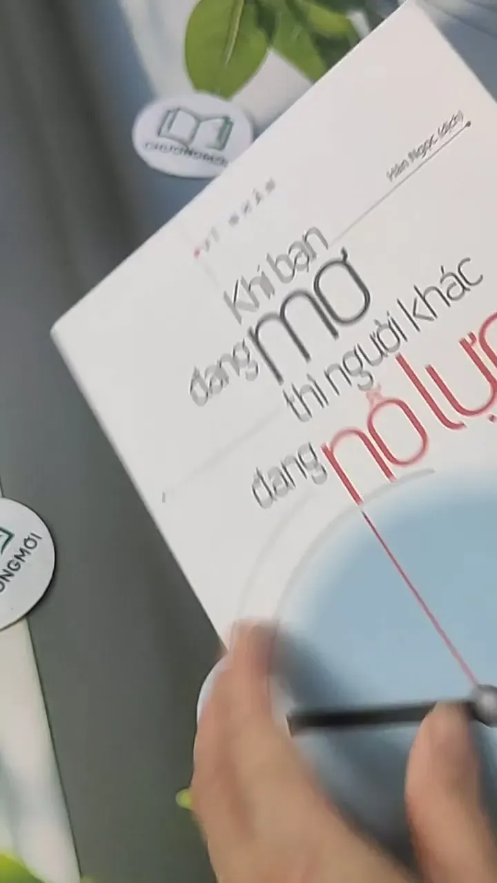 Khi Bạn Đang Mơ Thì Người Khác Đang Nỗ Lực - Vĩ Nhân 705607