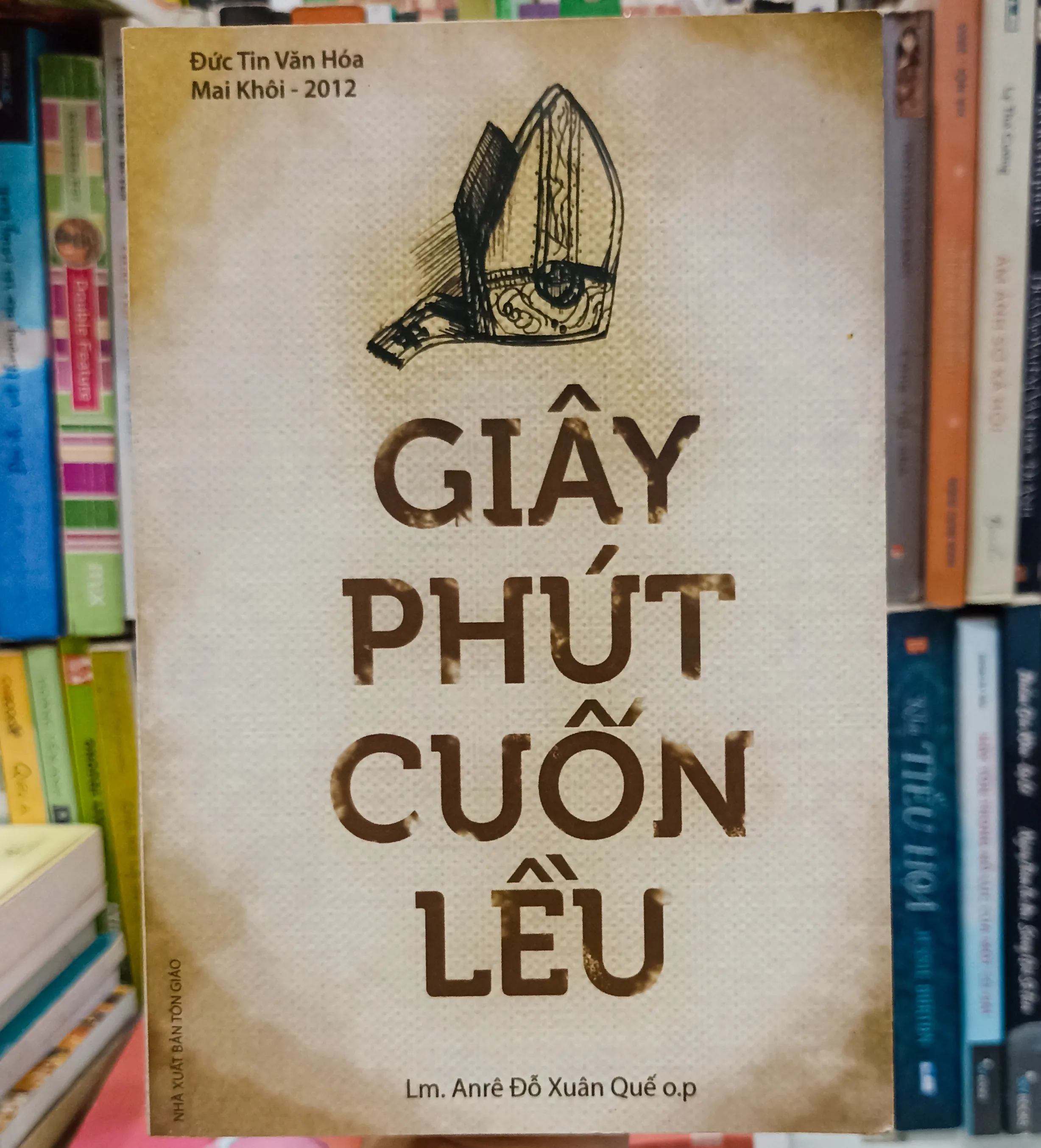 Giây phút cuốn lều 🌻 by  - Sách Book Cover - Ngọc Hiển Books