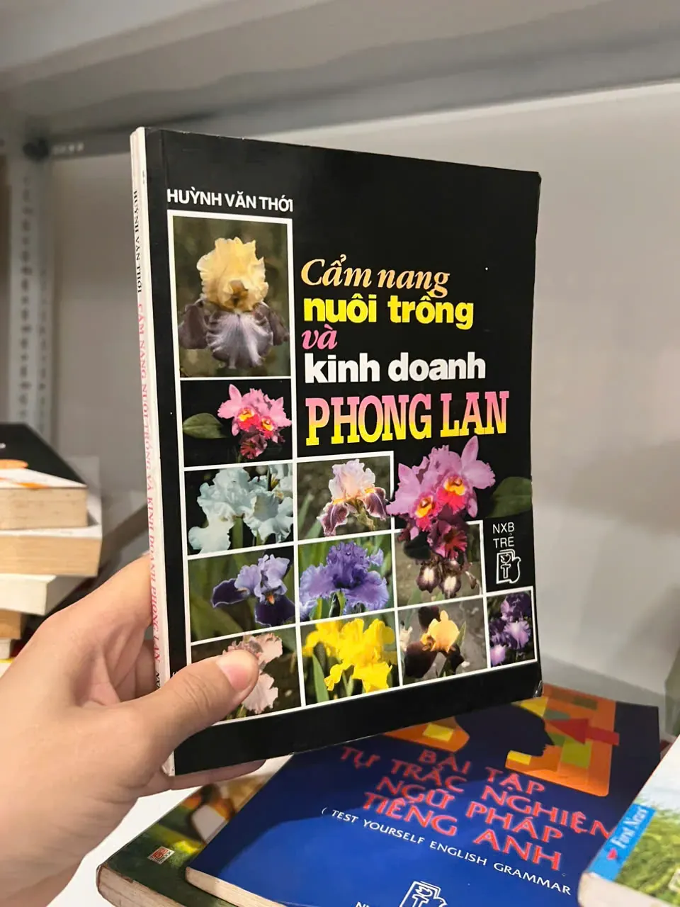 Cẩm nang nuôi trồng và kinh doanh phong lan by  - Sách Book Cover - Ngọc Hiển Books