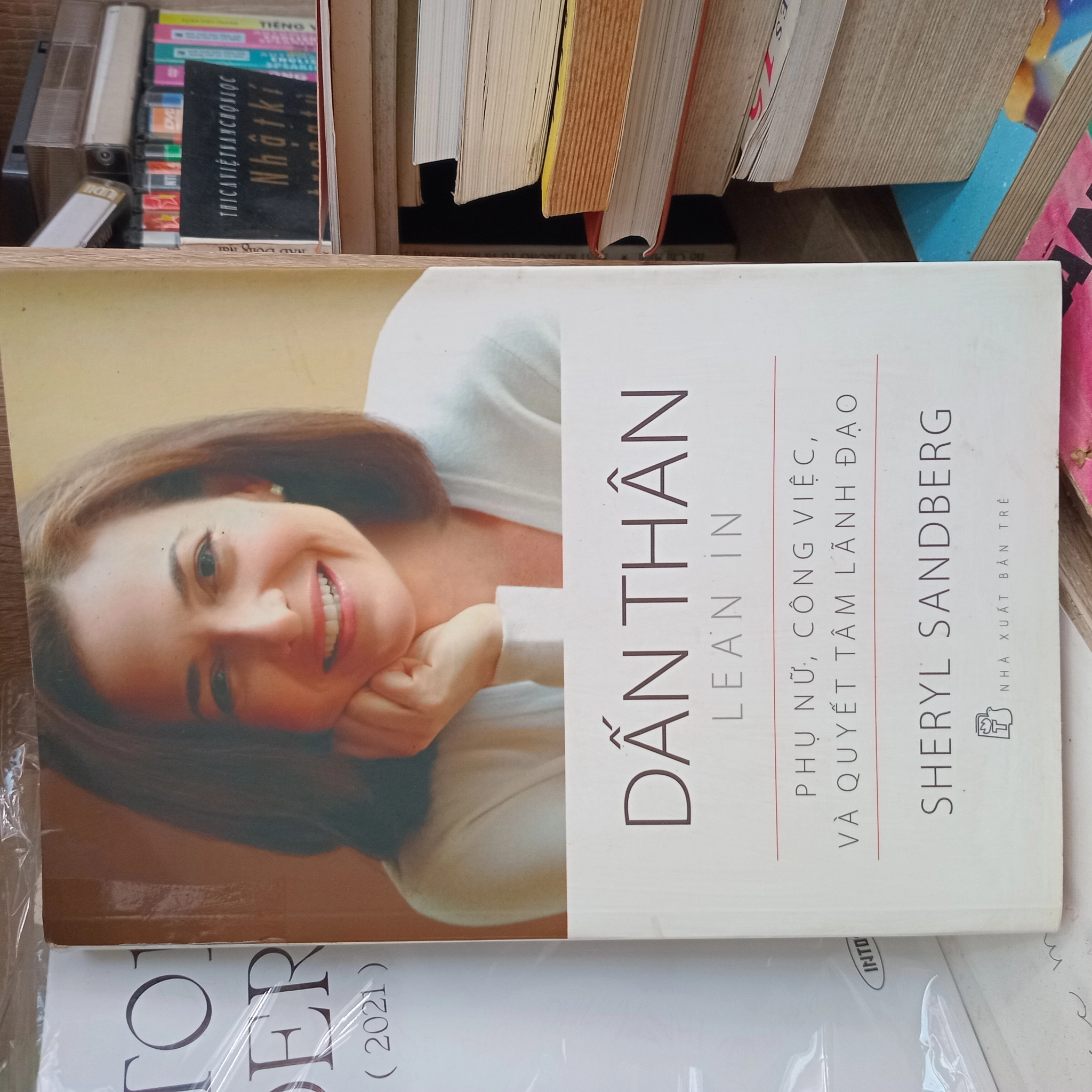 Dấn Thân (Lean in) 📚 by  - Sách Book Cover - Ngọc Hiển Books
