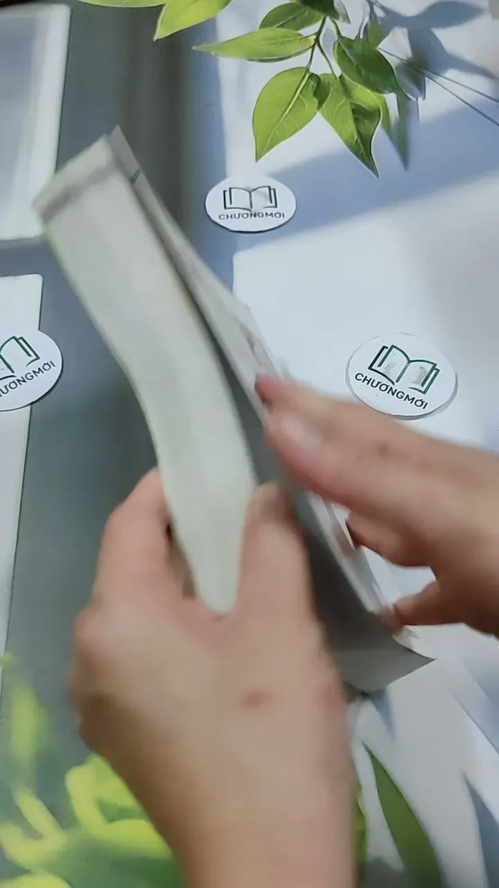 Bong Bóng Mùa Hè: Sợi Ren Lụa Màu Xanh - Minh Hiểu Khê 744757