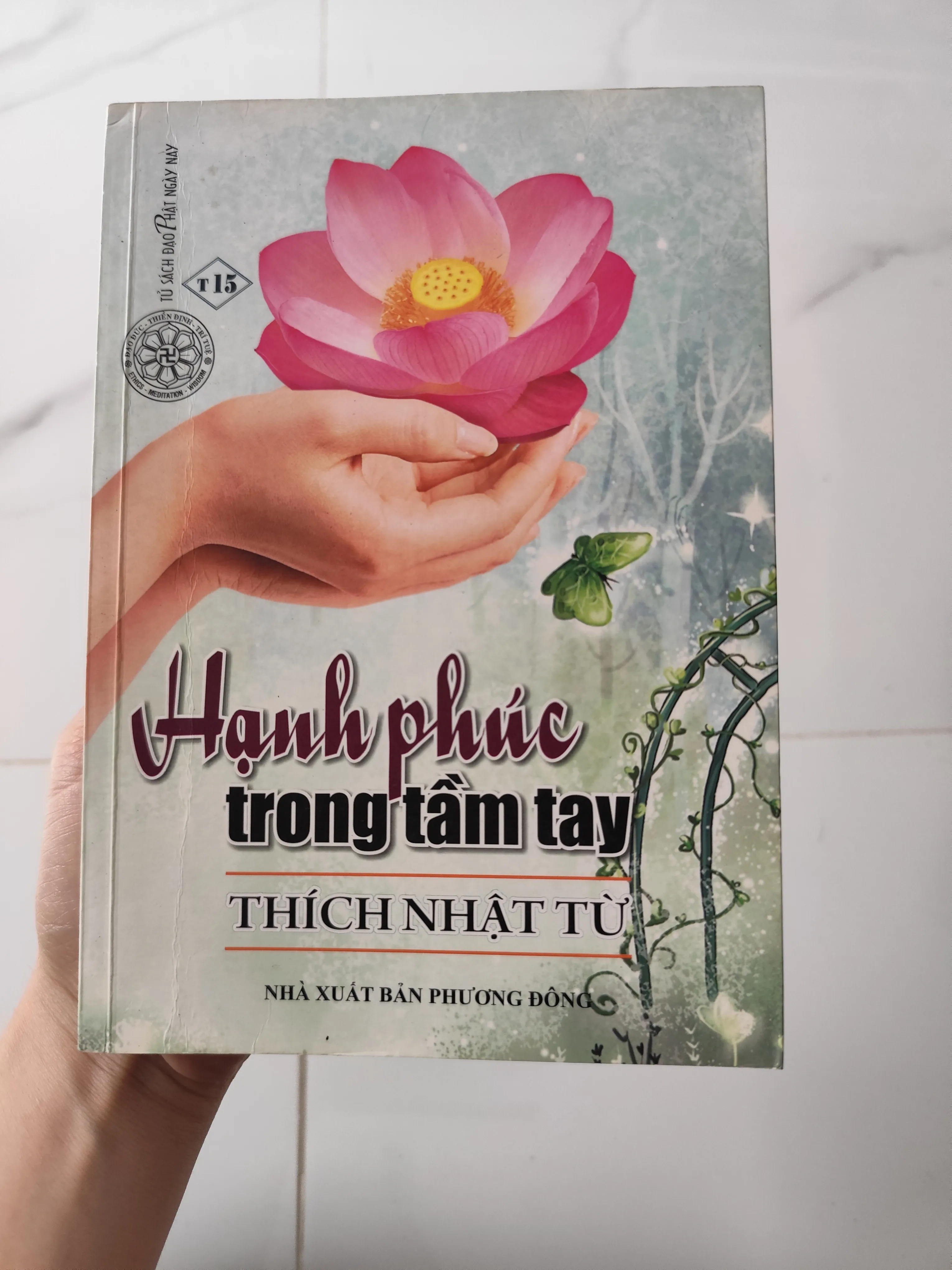 Hạnh phúc trong tầm tay- Thích Nhật Từ by  - Sách Book Cover - Ngọc Hiển Books