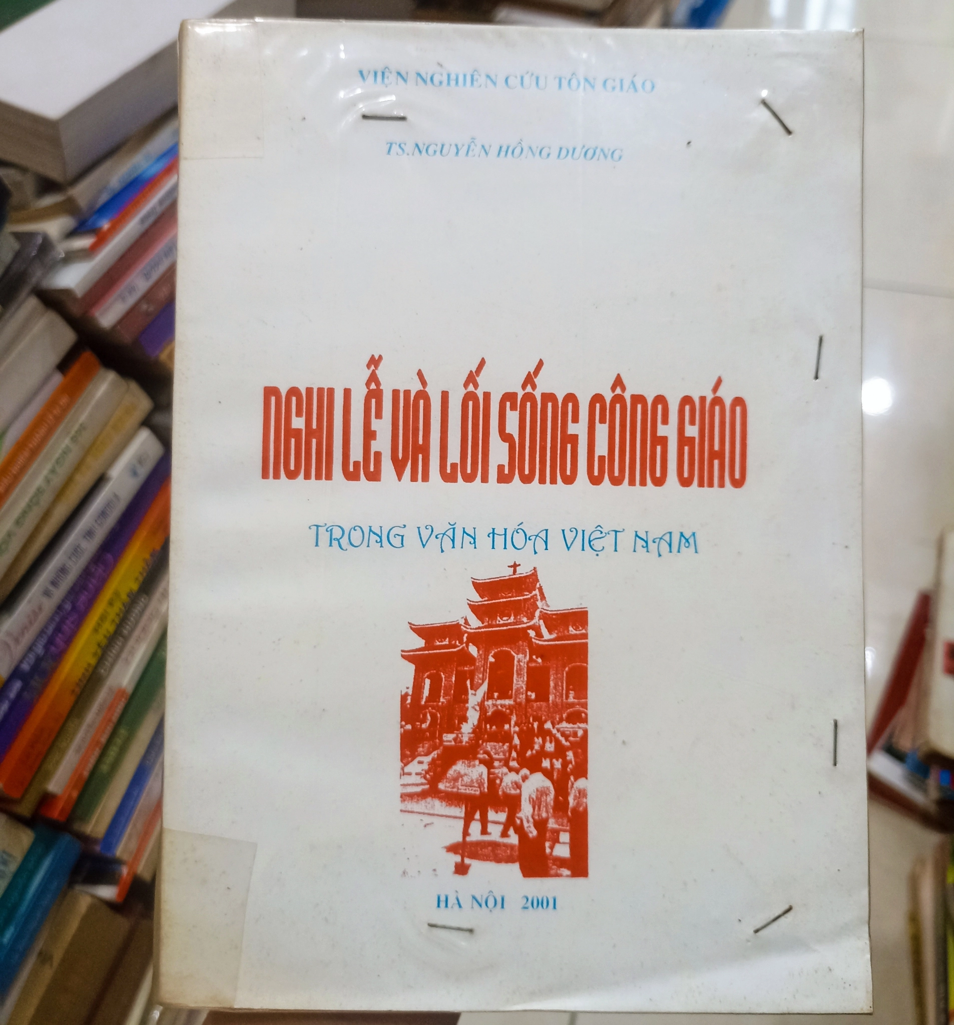 Nghi lễ và lối sống công giáo trong văn hóa Việt Nam 🌻 by Nguyễn Hồng Dương - Sách Book Cover - Ngọc Hiển Books
