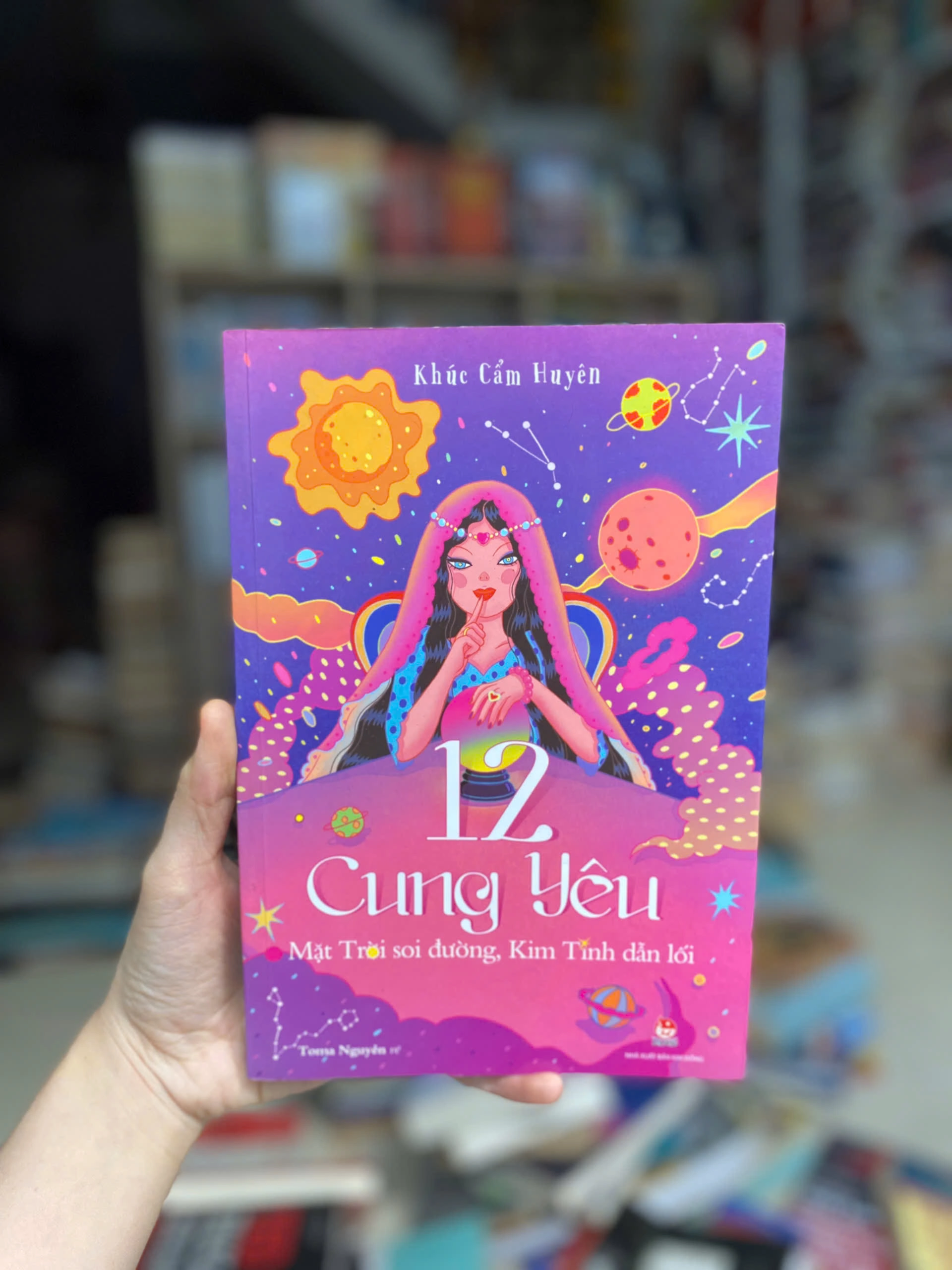12 Cung Yêu - Mặt Trời Soi Đường, Kim Tinh Dẫn Lối by Không tìm thấy thông tin chính xác trên các nguồn được yêu cầu - Sách Book Cover - Ngọc Hiển Books