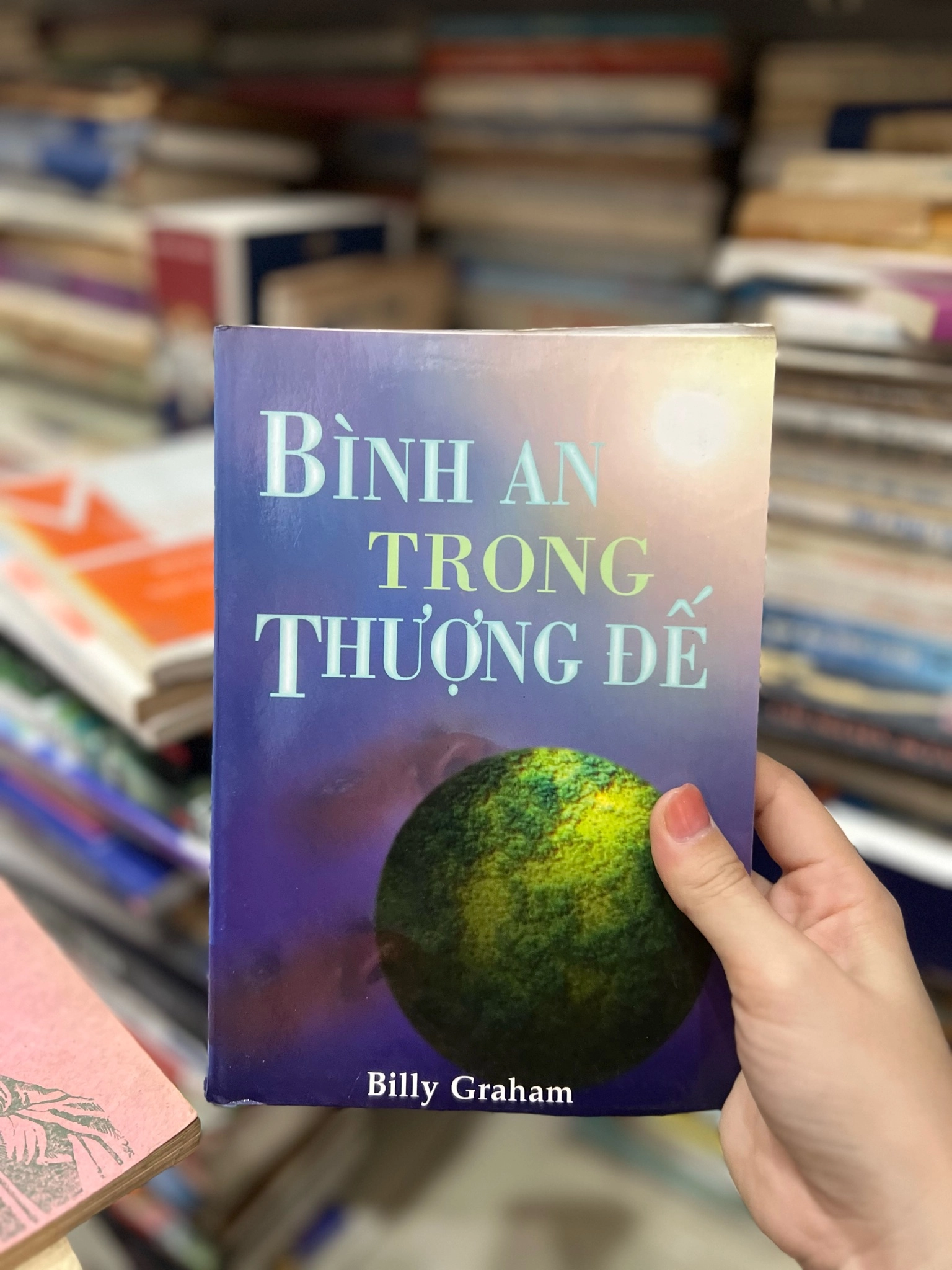Bình an trong thượng đế - Billy Graham by Billy Graham - Sách Book Cover - Ngọc Hiển Books