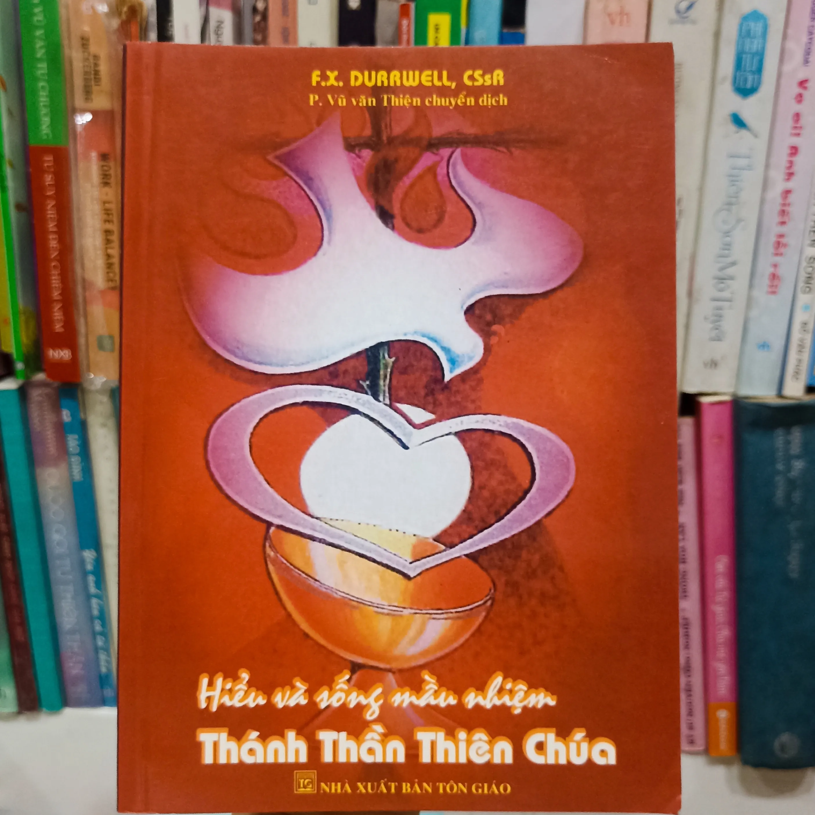 Hiểu và sống mầu nhiệm Thánh Thần Thiên Chúa 🌻 by  - Sách Book Cover - Ngọc Hiển Books