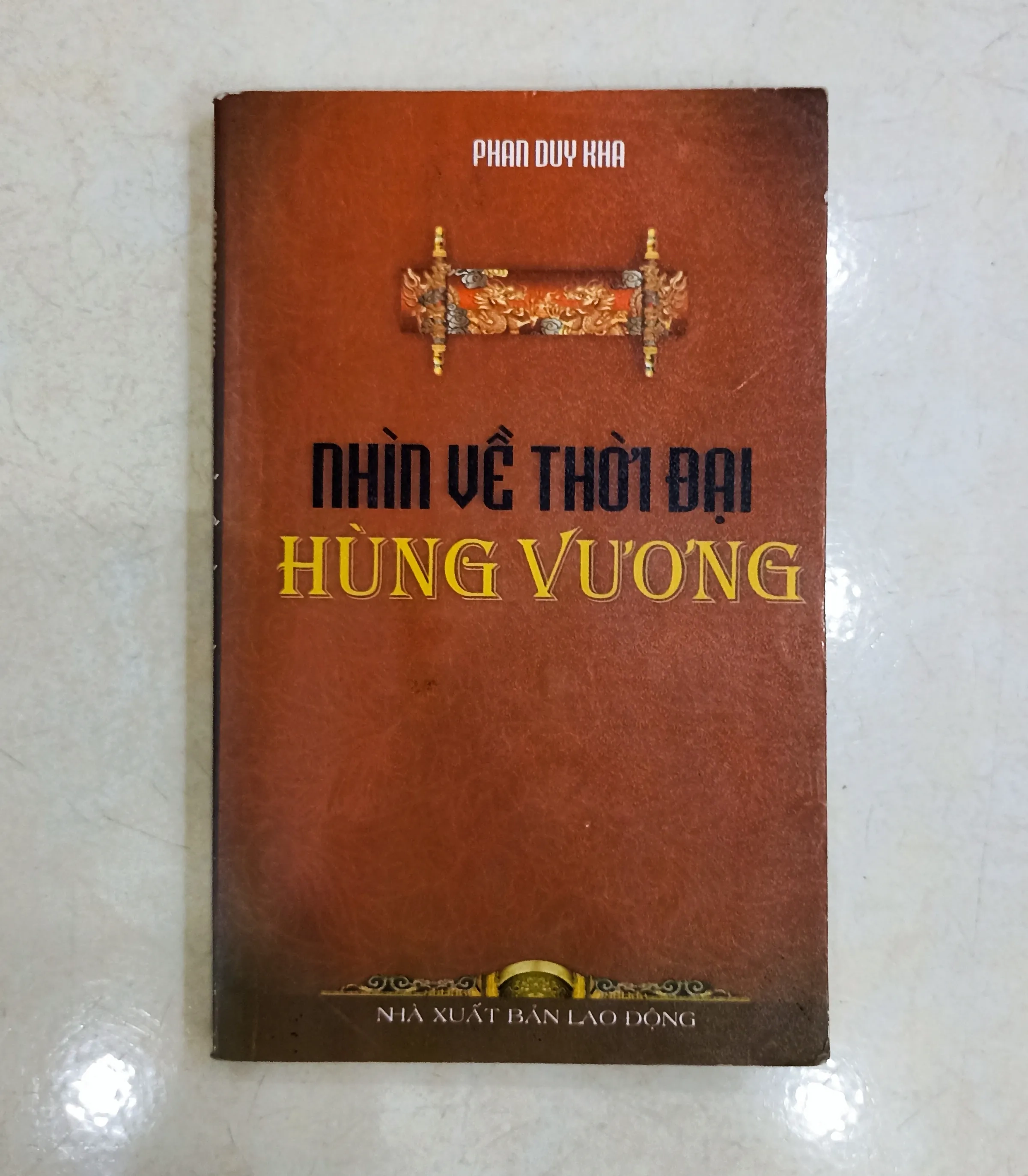 Nhìn về thời đại Hùng Vương 🌻 by  - Sách Book Cover - Ngọc Hiển Books