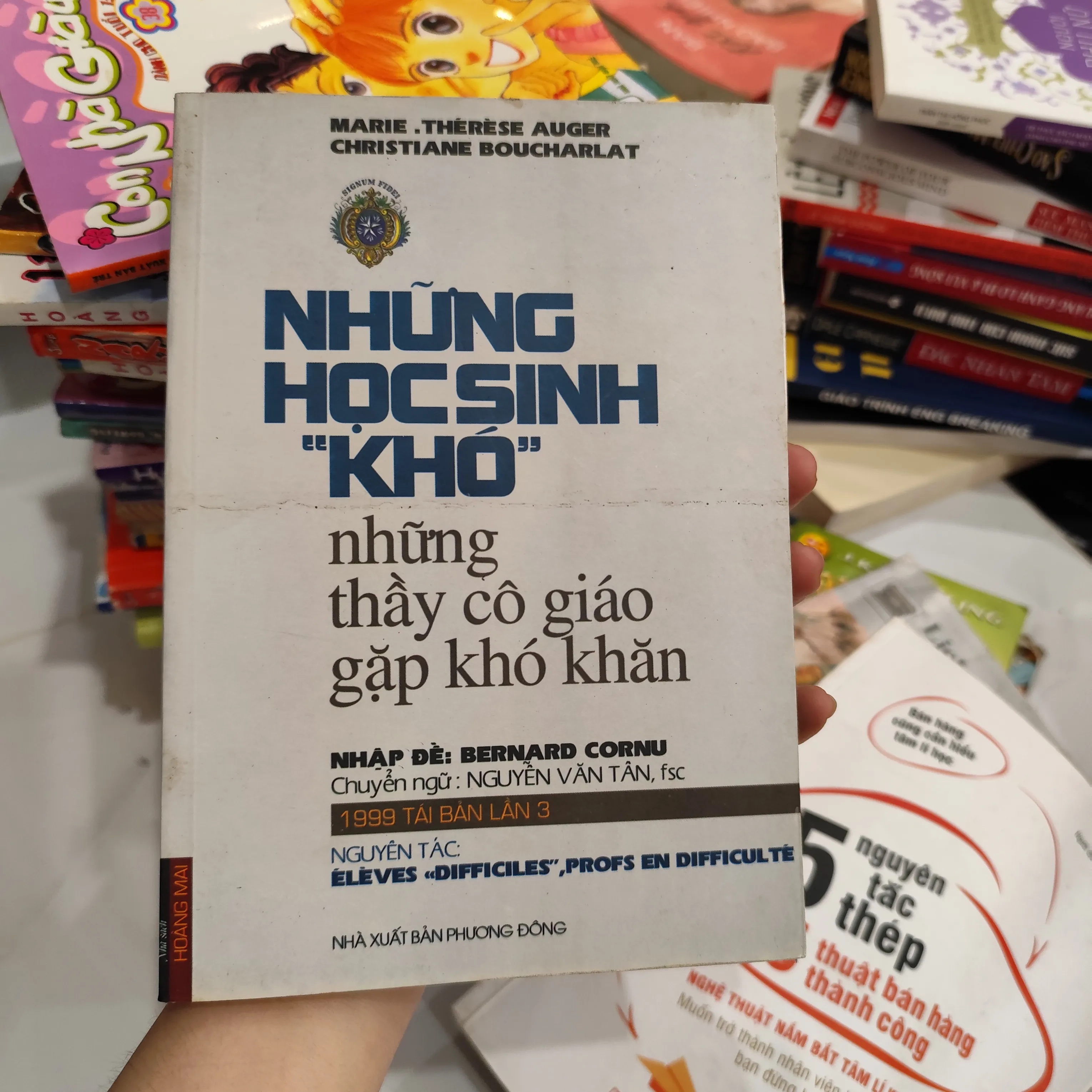 Những học sinh " khó" những thầy cô giáo gặp khó khăn by  - Sách Book Cover - Ngọc Hiển Books