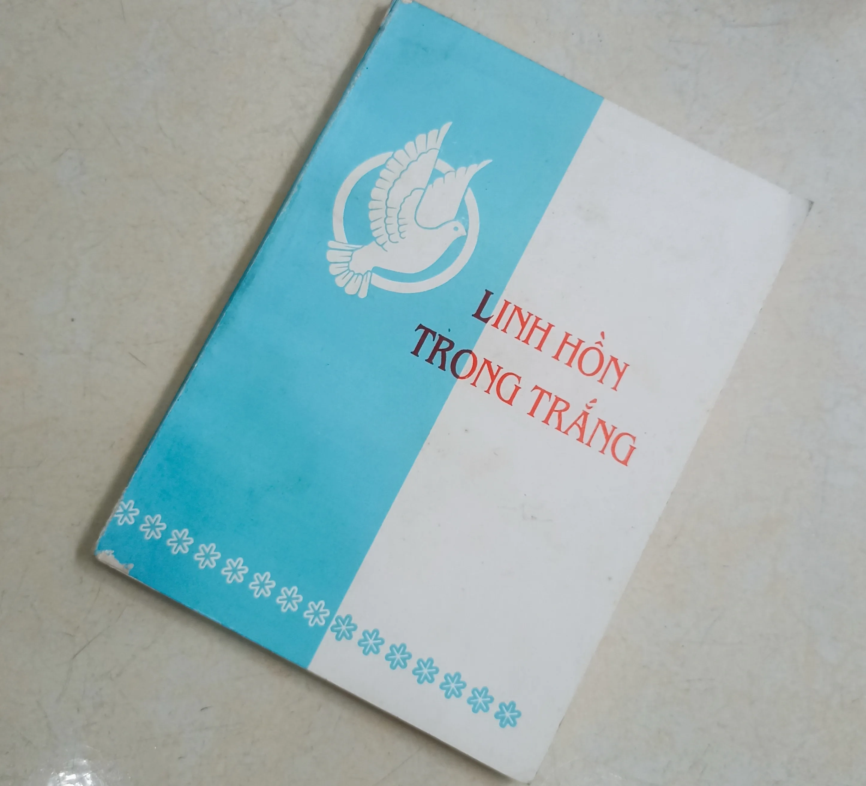 Linh hồn trong trắng 🌻 by  - Sách Book Cover - Ngọc Hiển Books