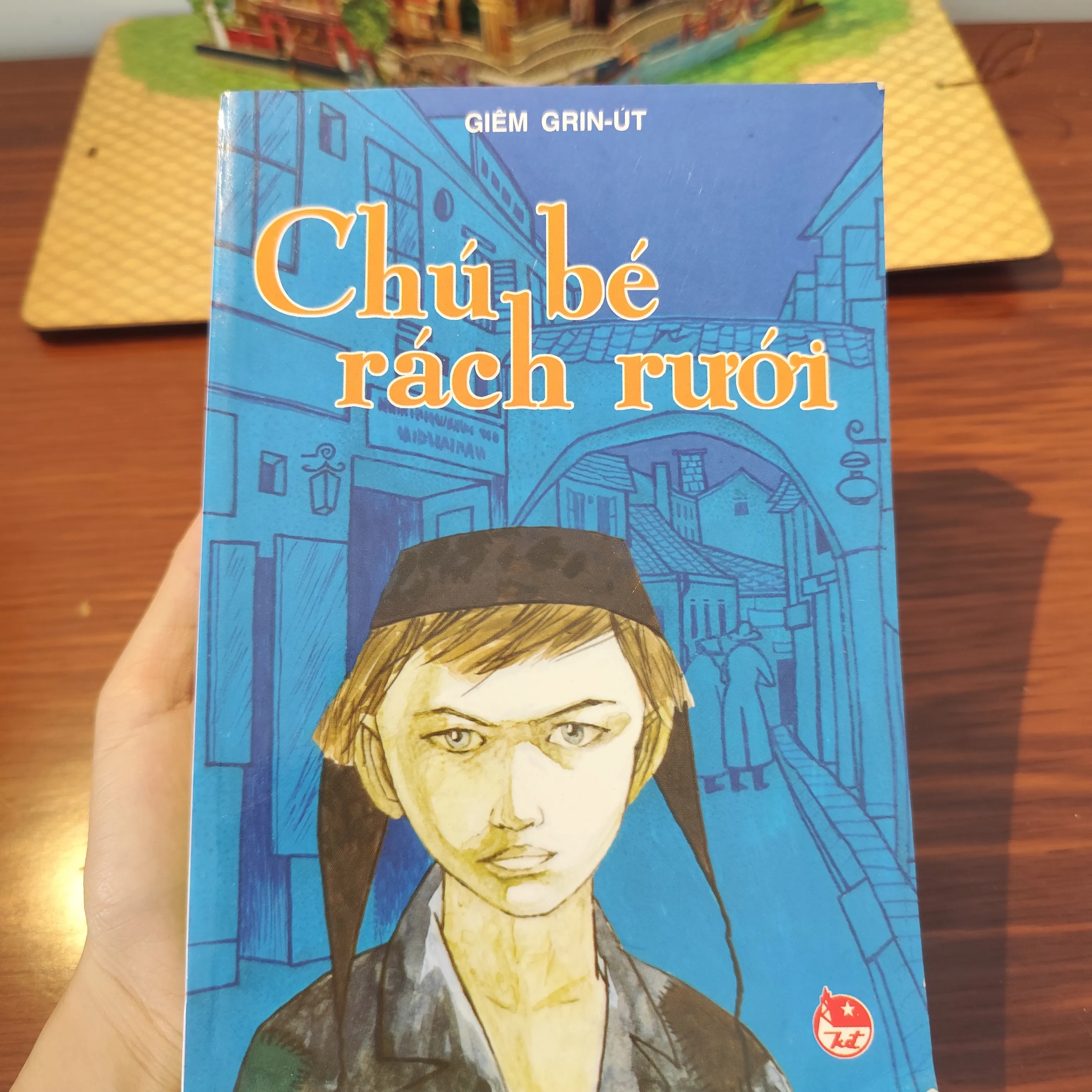Chú bé rách rưới- Viêm Grin- út by  - Sách Book Cover - Ngọc Hiển Books