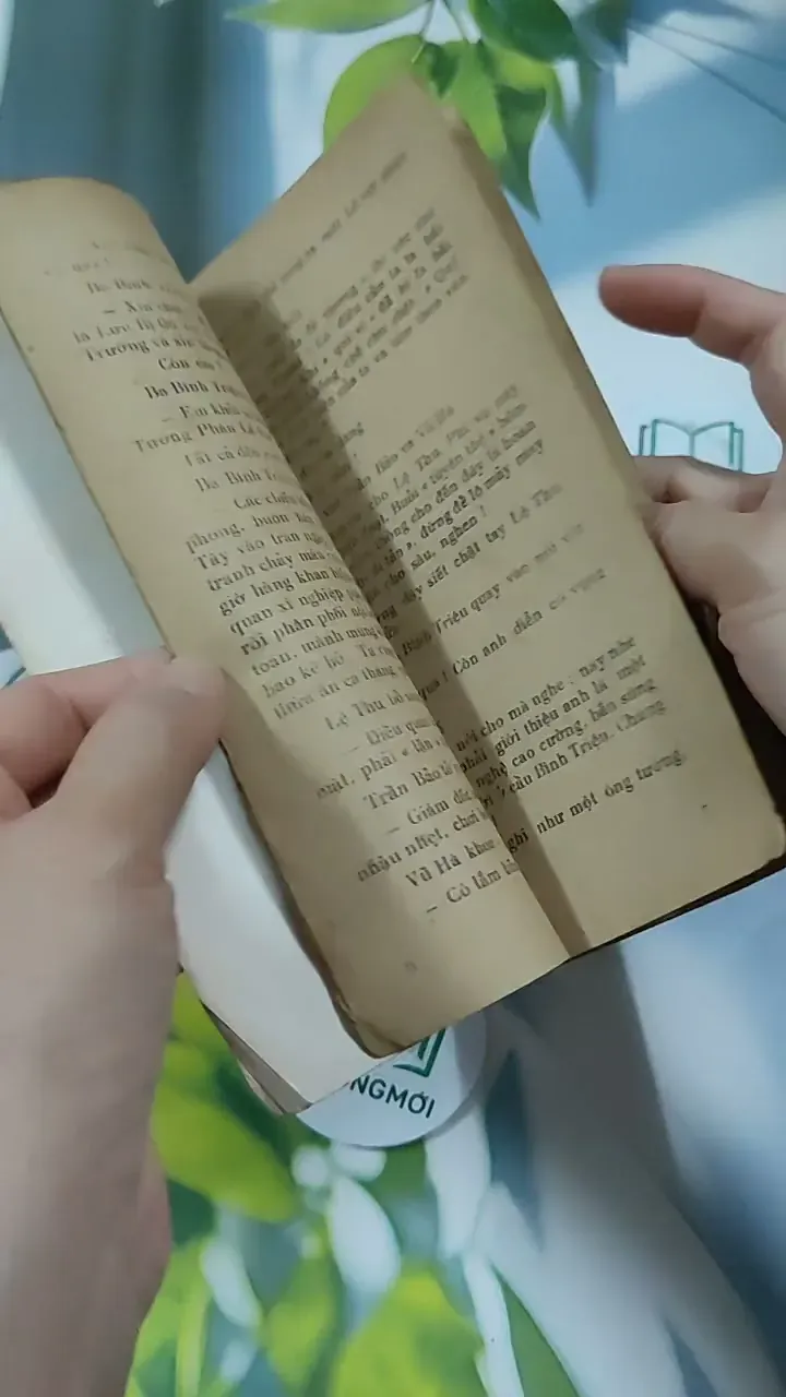 Người Vào Khách Sạn Hoàng Gia - Nguyễn Thiện Thuật 713874