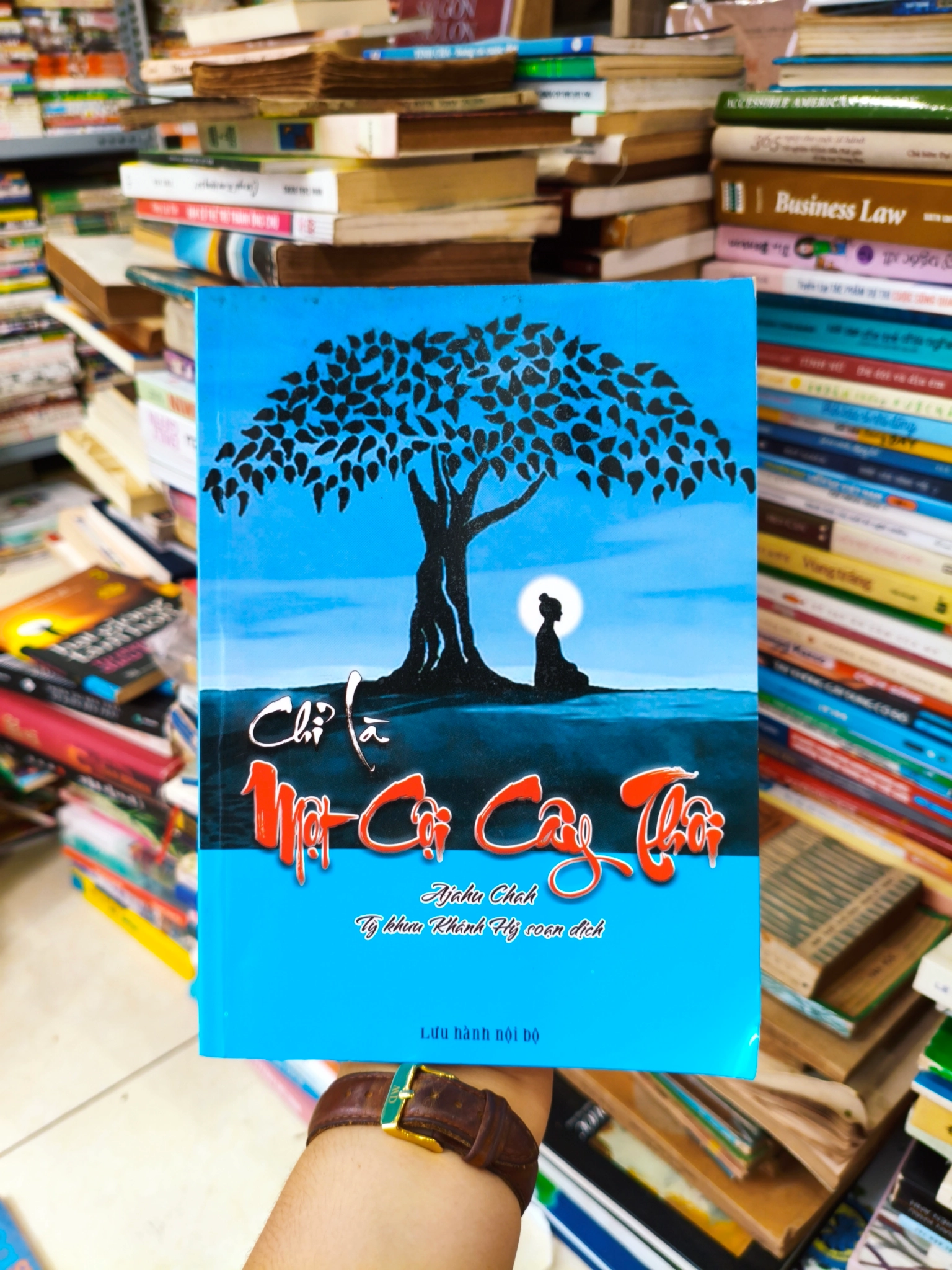 Chỉ là một cội cây thôi 🌱 by  - Sách Book Cover - Ngọc Hiển Books