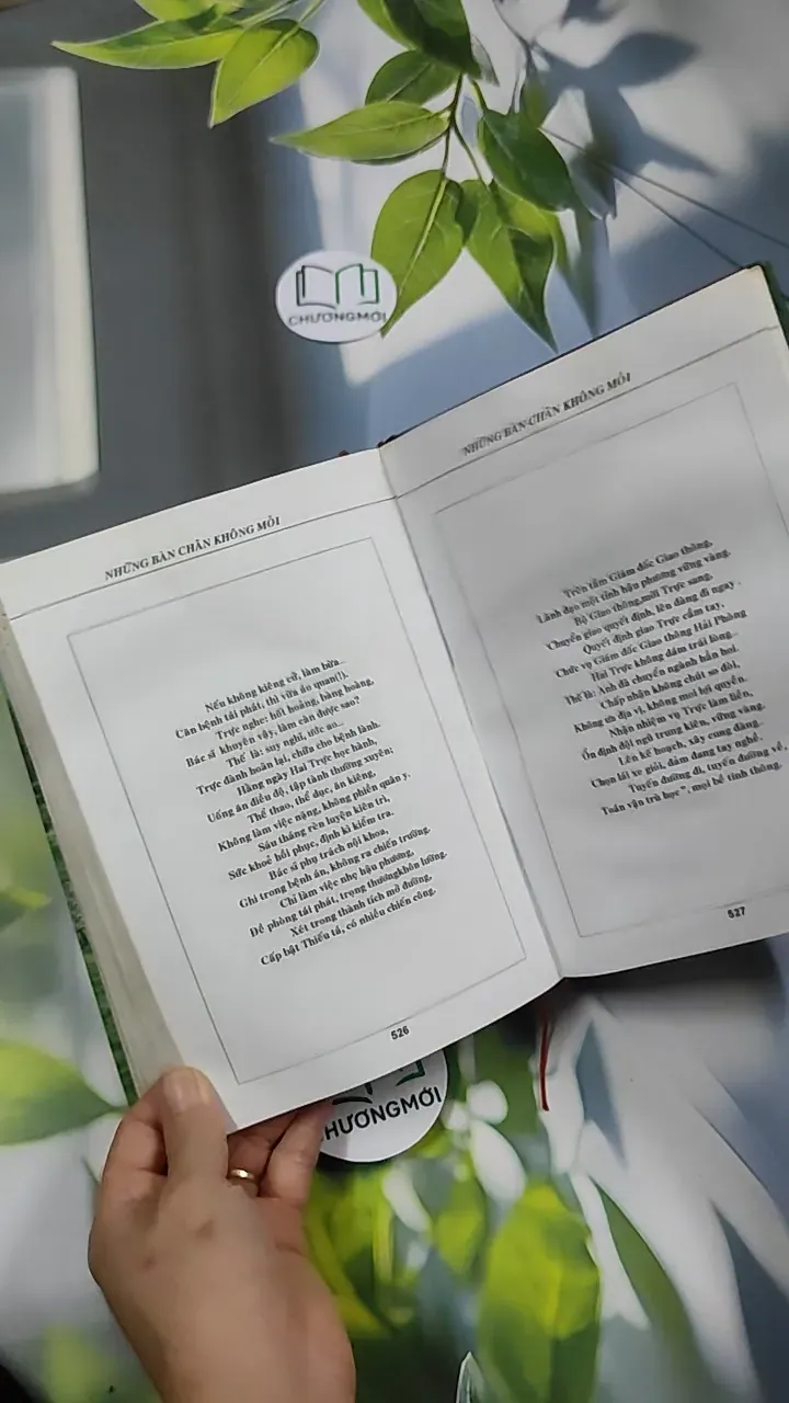 [MIỄN PHÍ BỌC SÁCH] Những Bàn Chân Không Mỏi 1: Ra Trận (Truyện Ký) 750805