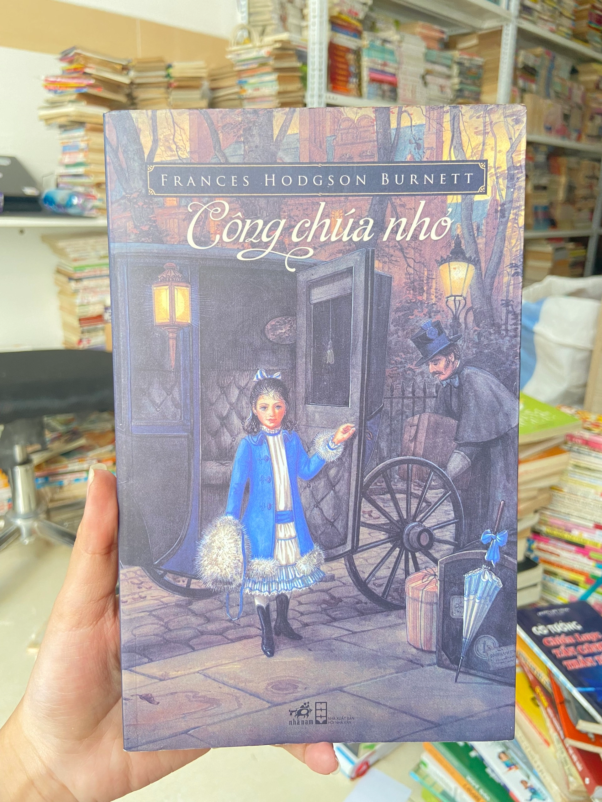 Công Chúa Nhỏ by Frances Hodgson Burnett - Sách Book Cover - Ngọc Hiển Books